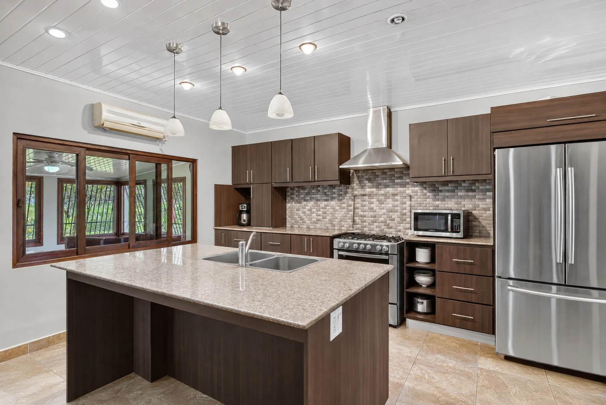 Spacious Home with Pool and Guest Apartment