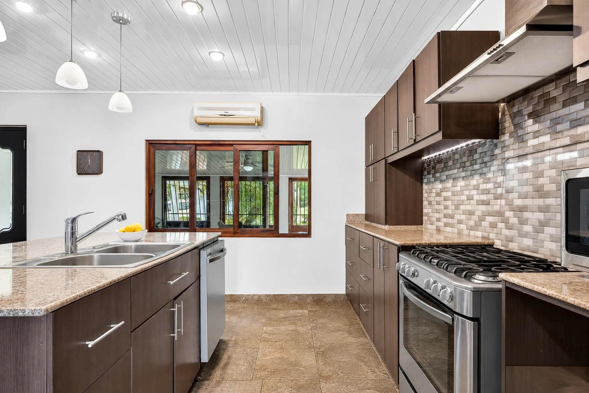 Spacious Home with Pool and Guest Apartment
