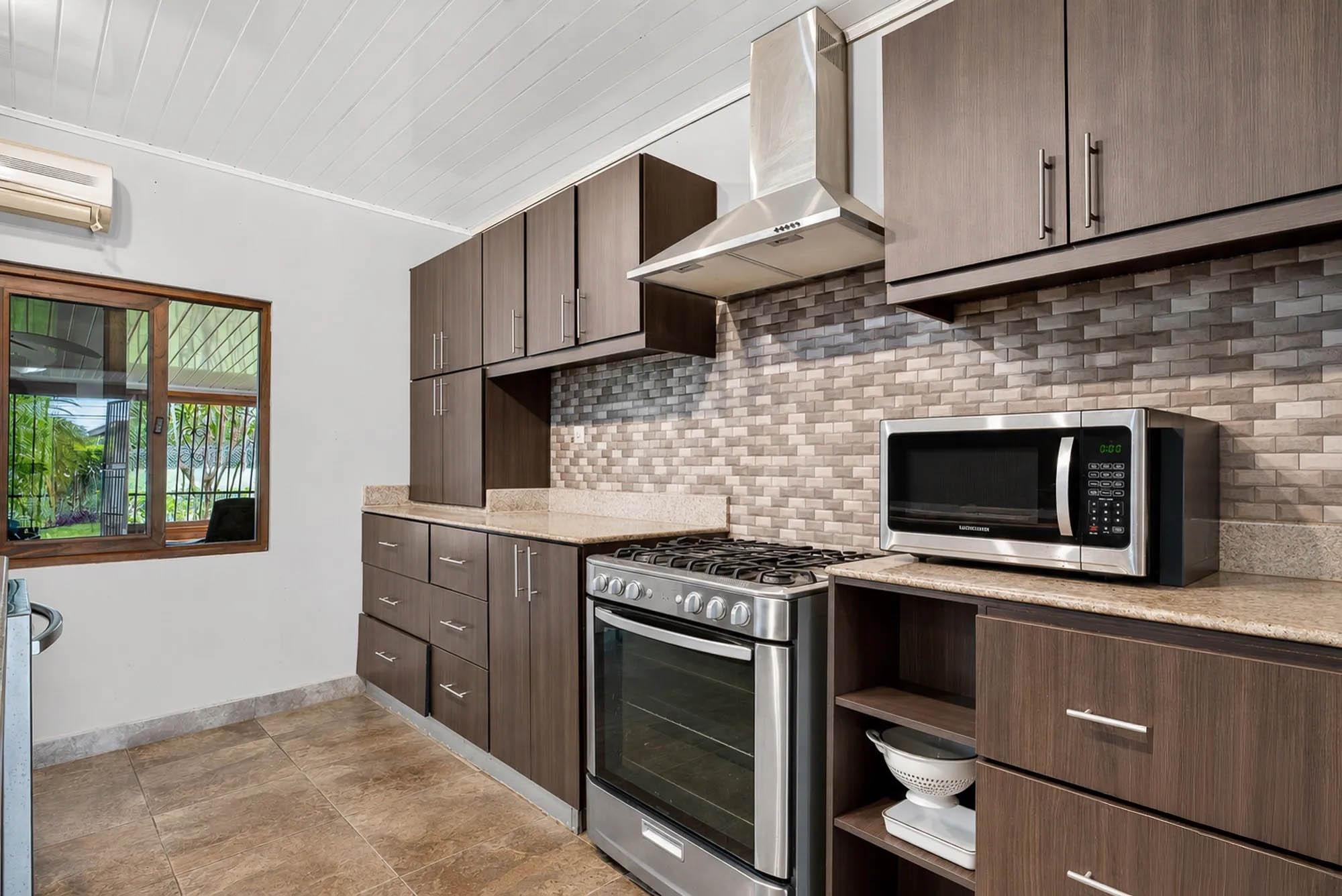 Spacious Home with Pool and Guest Apartment