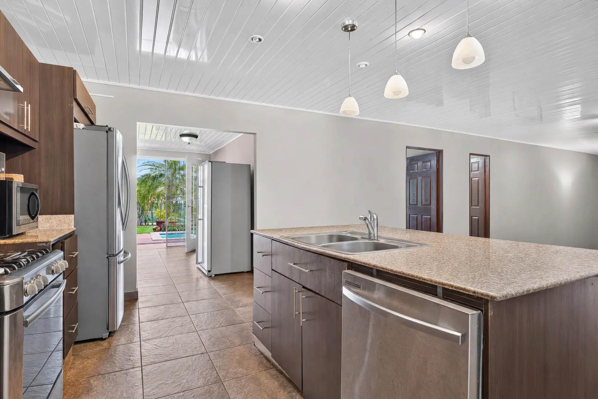 Spacious Home with Pool and Guest Apartment