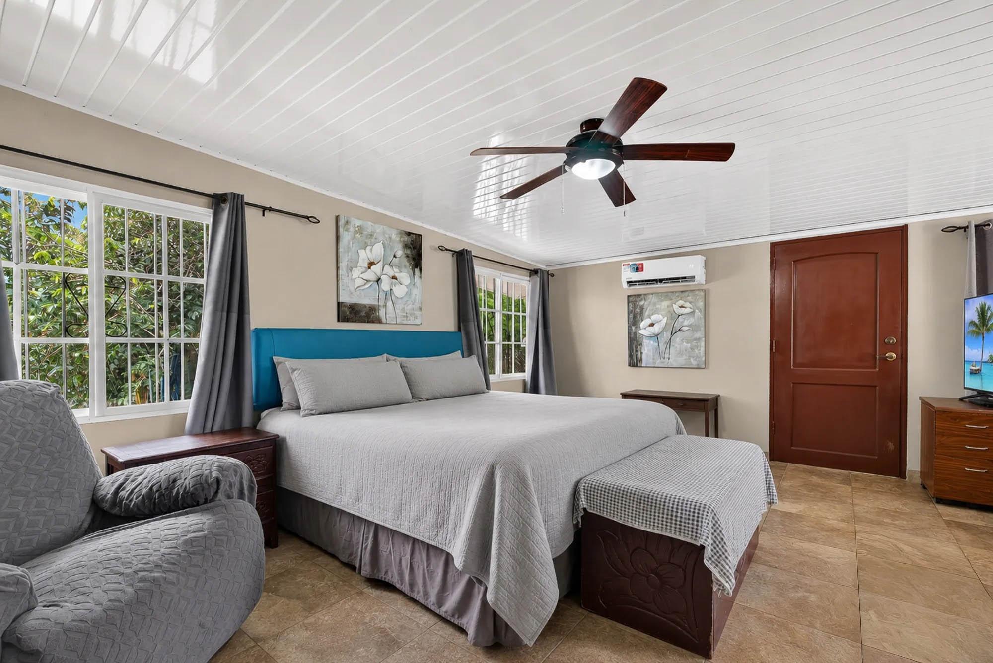 Spacious Home with Pool and Guest Apartment