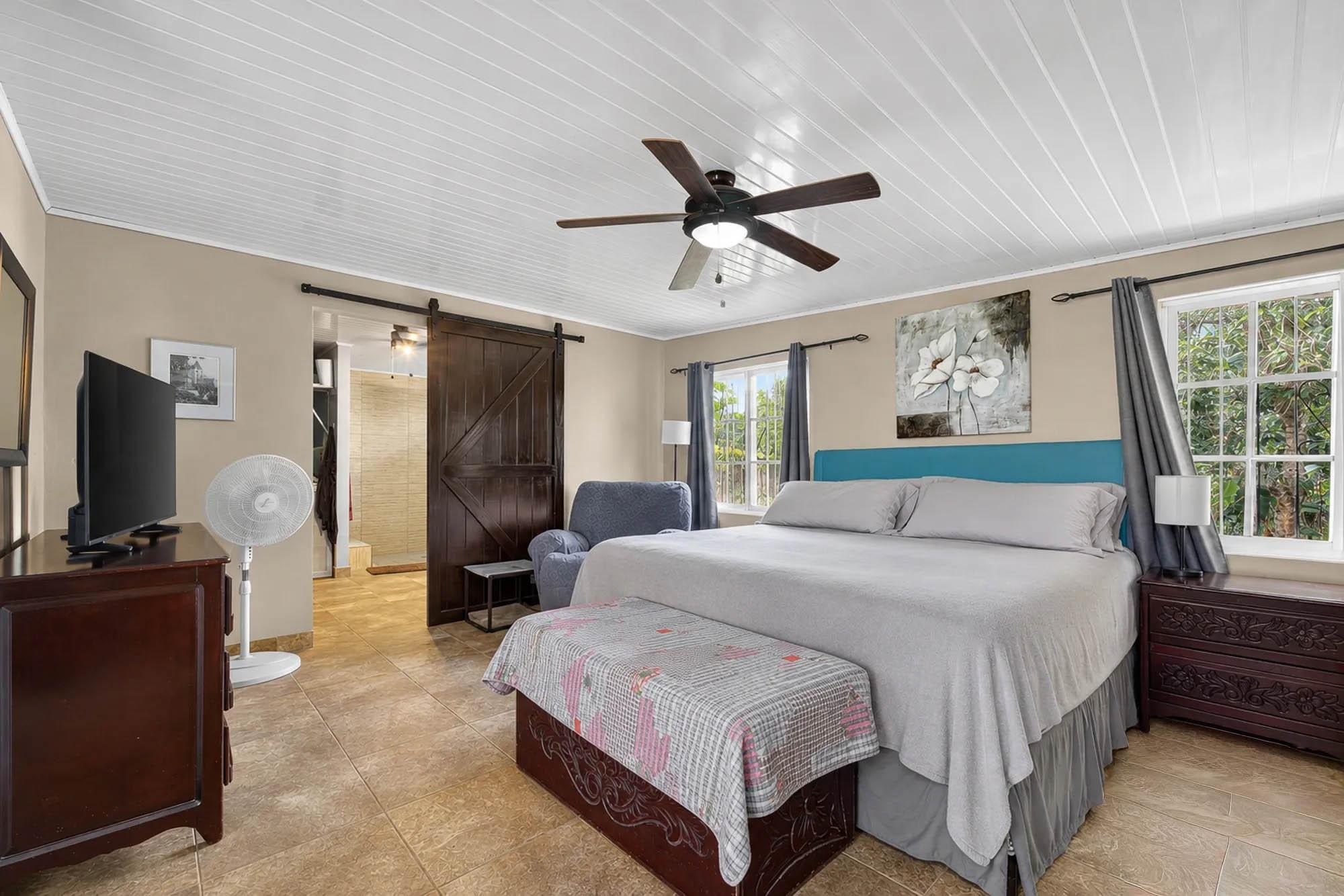 Spacious Home with Pool and Guest Apartment