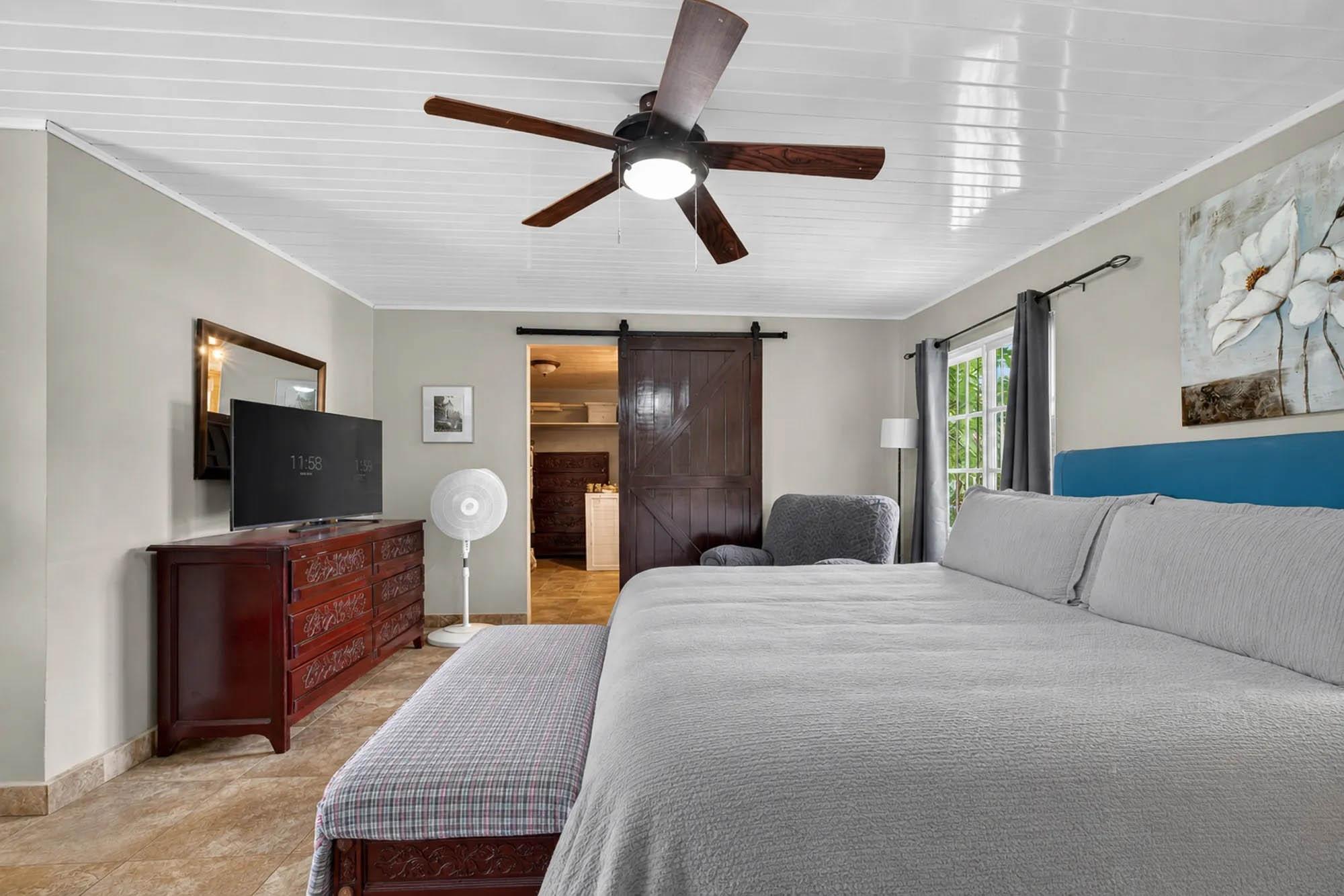 Spacious Home with Pool and Guest Apartment