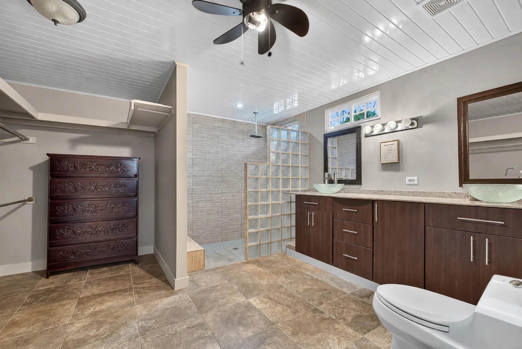 Spacious Home with Pool and Guest Apartment