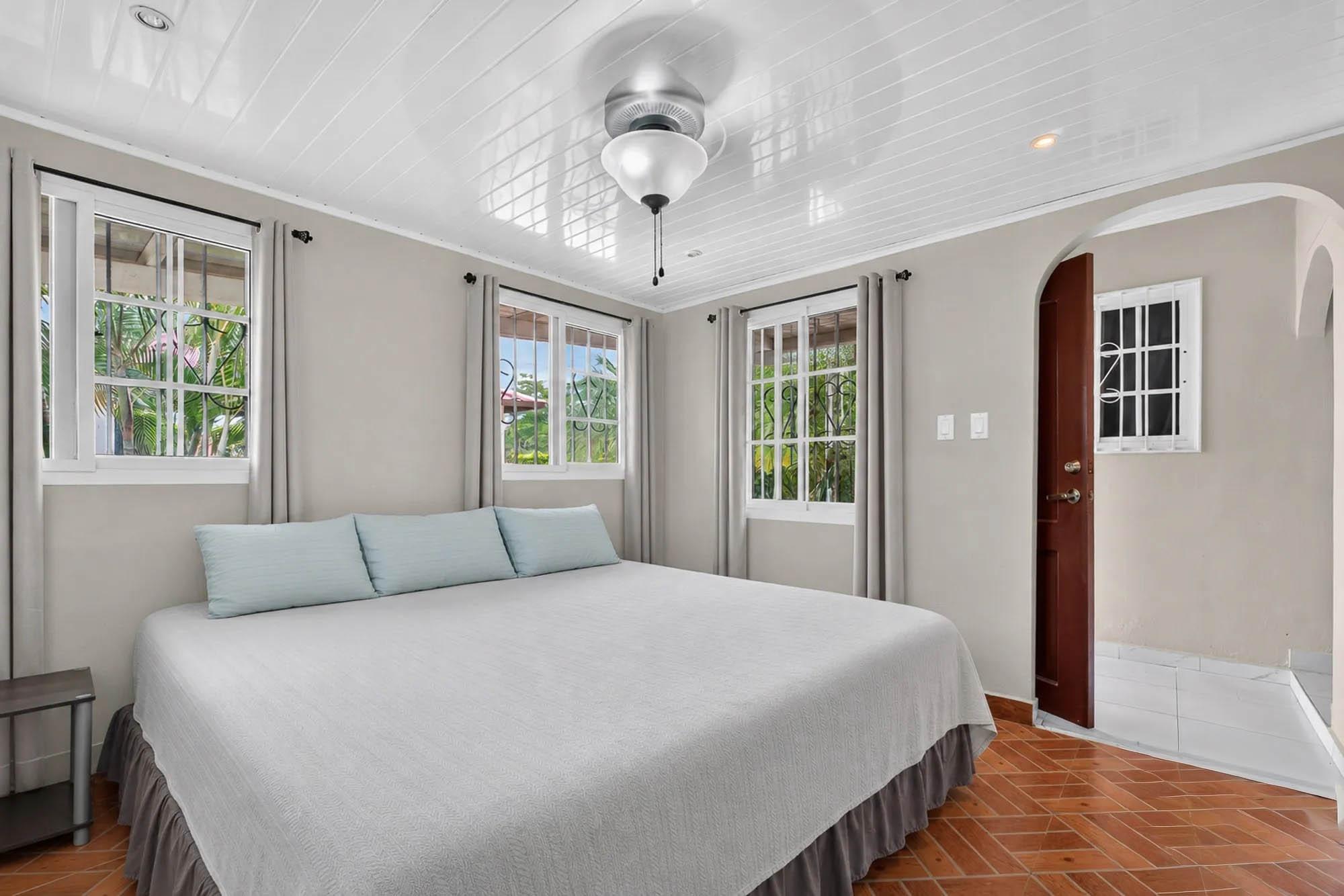 Spacious Home with Pool and Guest Apartment