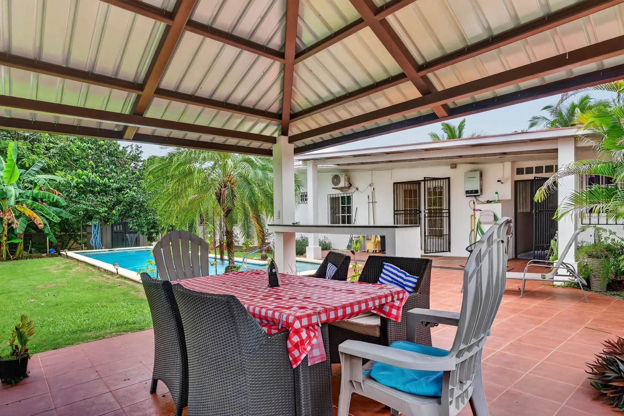 Spacious Home with Pool and Guest Apartment