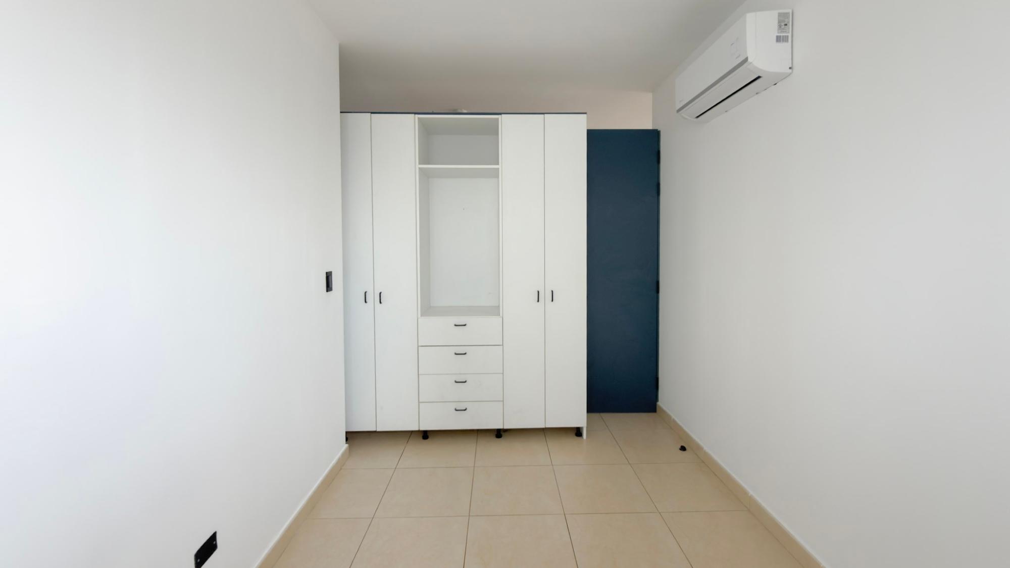 HIGH FLOOR ON AV BALBOA - WATERS 68D - 122 M2