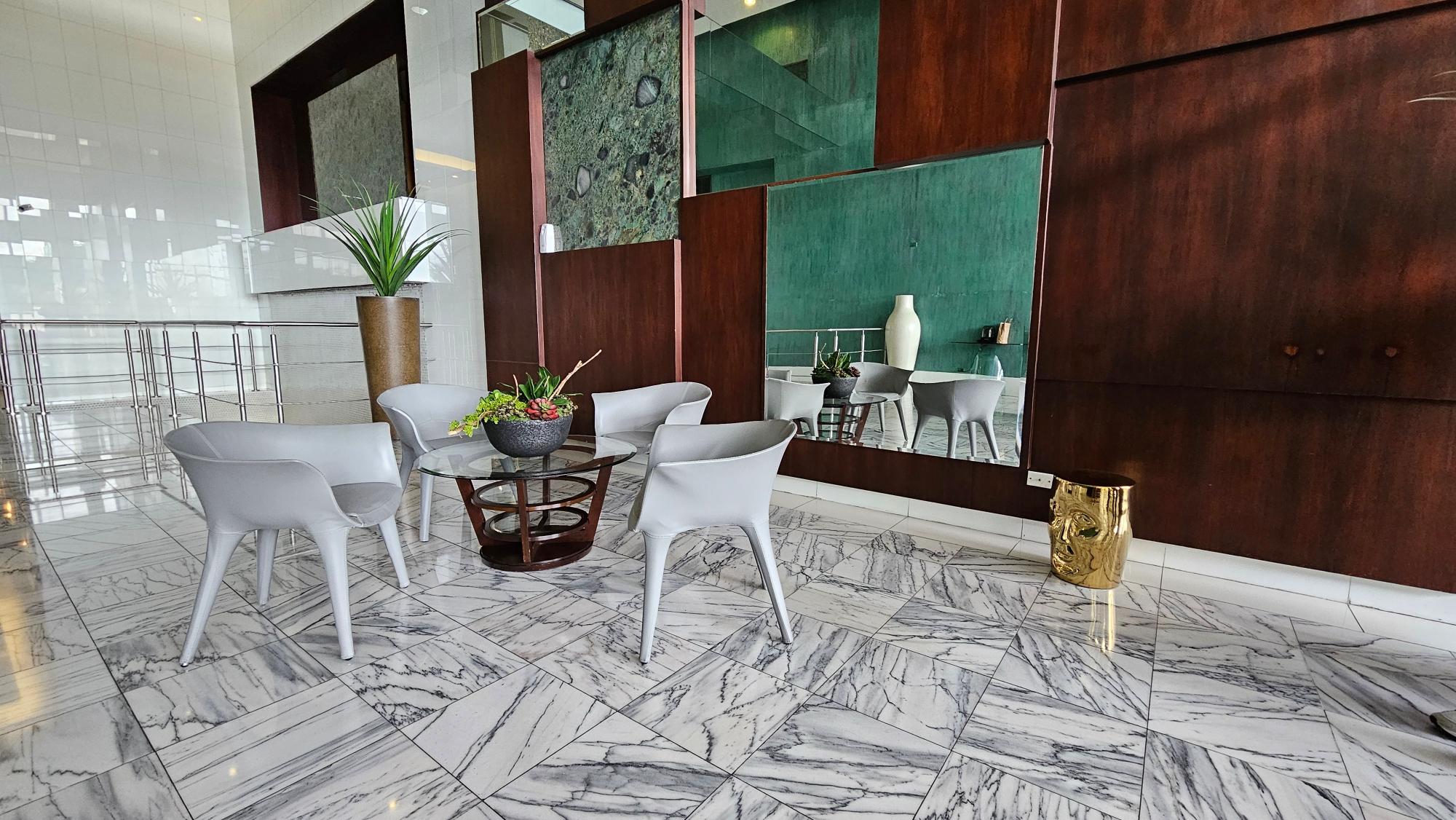 HIGH FLOOR ON AV BALBOA - WATERS 68D - 122 M2