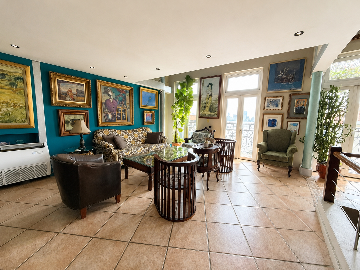 Residential building for sale in Casco Antiguo