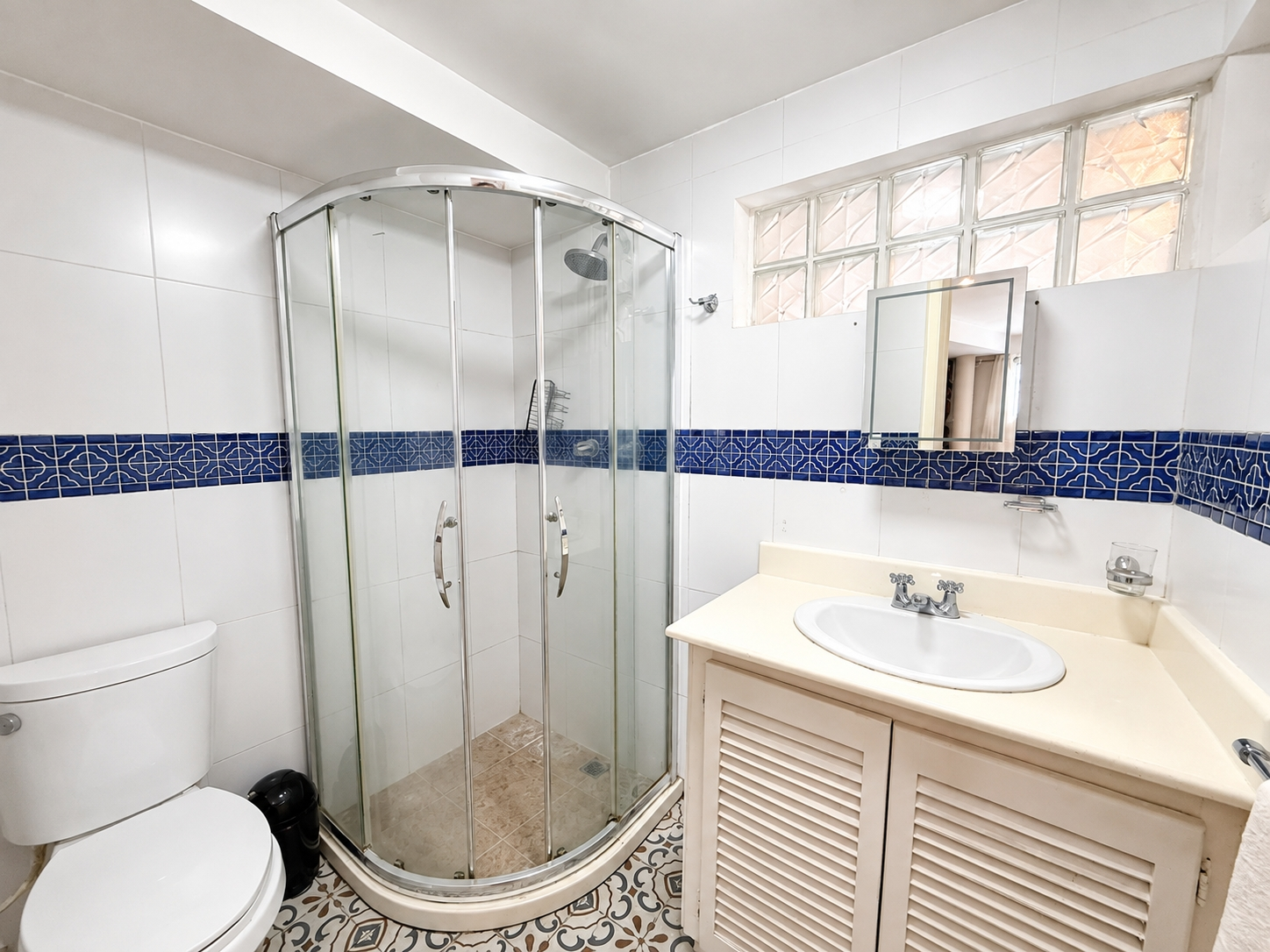Residential building for sale in Casco Antiguo