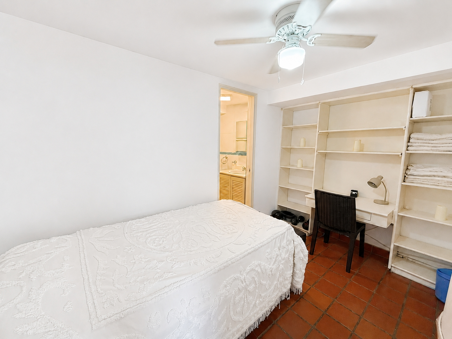 Residential building for sale in Casco Antiguo