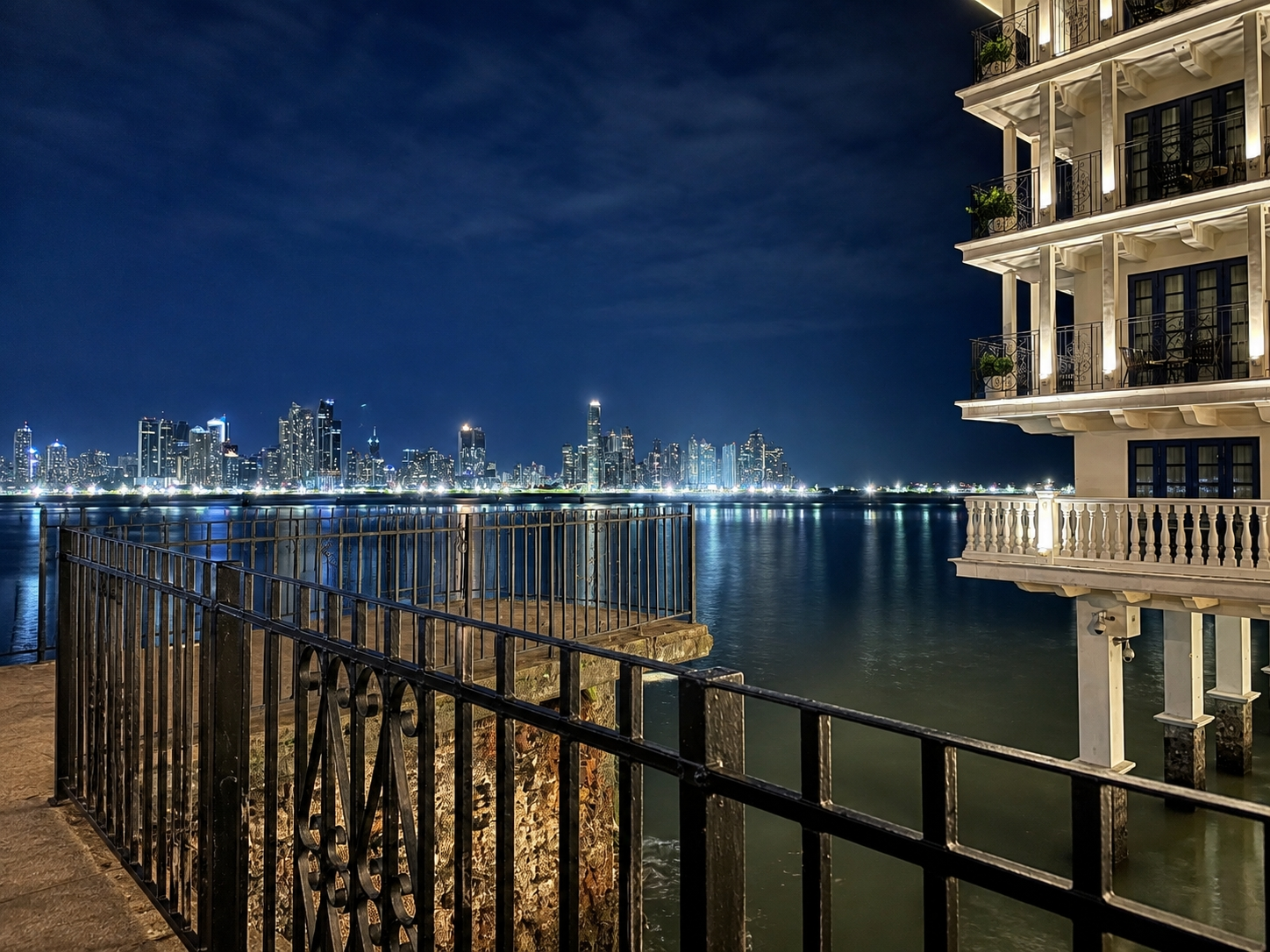 Residential building for sale in Casco Antiguo