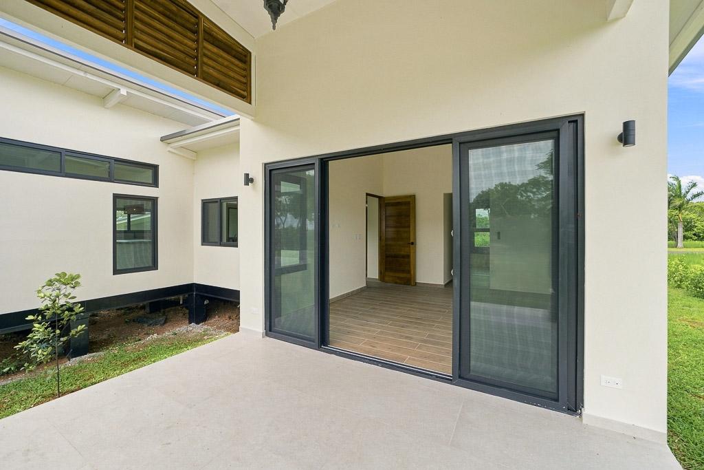 Solar-Powered Home with Casita Near Pedasí