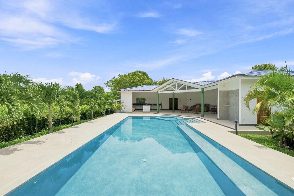 Solar-Powered Home with Casita Near Pedasí