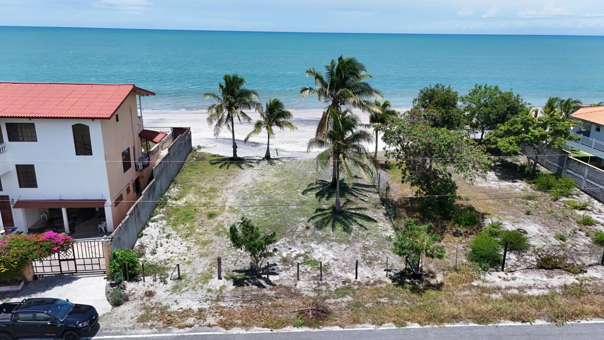 900 m² Oceanfront Lot in Playa del Pacifico