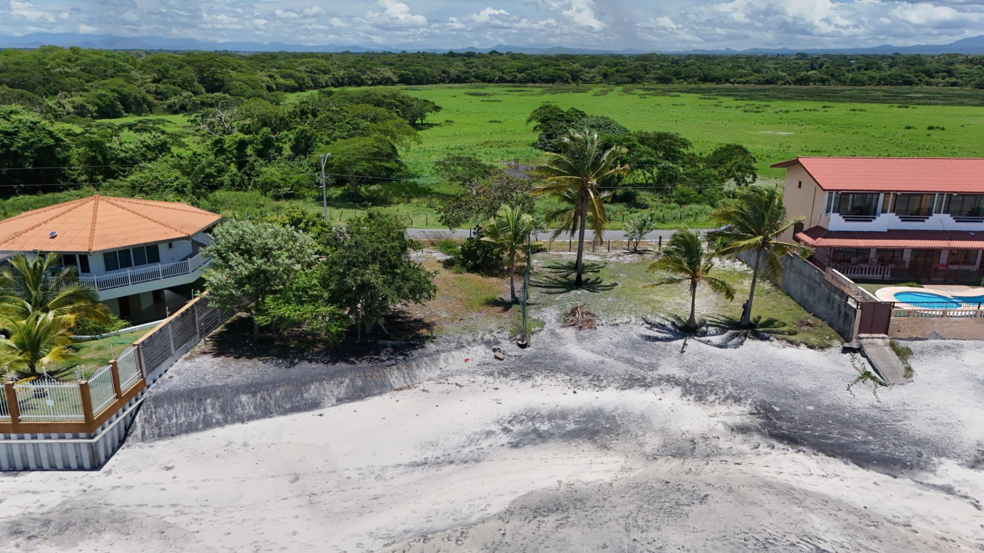 900 m² Oceanfront Lot in Playa del Pacifico