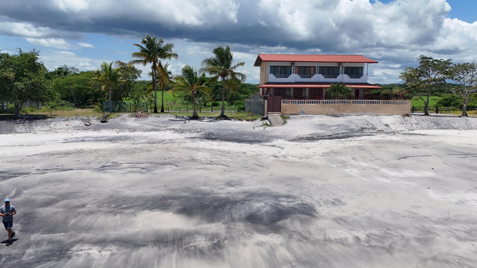 900 m² Oceanfront Lot in Playa del Pacifico