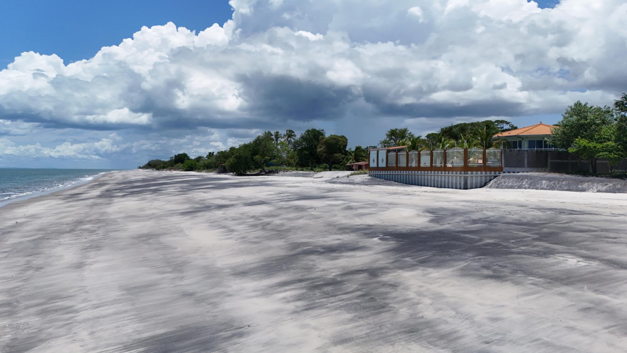 900 m² Oceanfront Lot in Playa del Pacifico