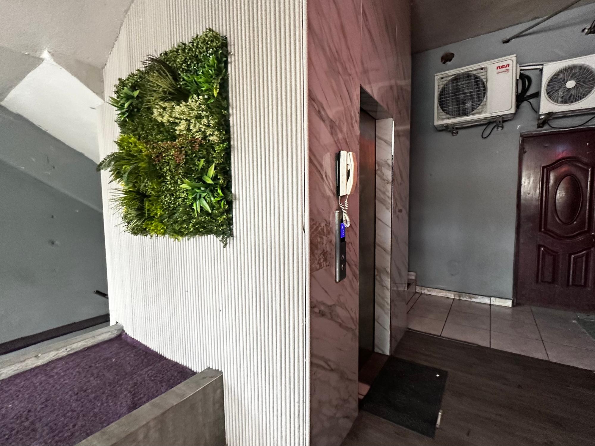 COMMERCIAL BUILDING FOR SALE