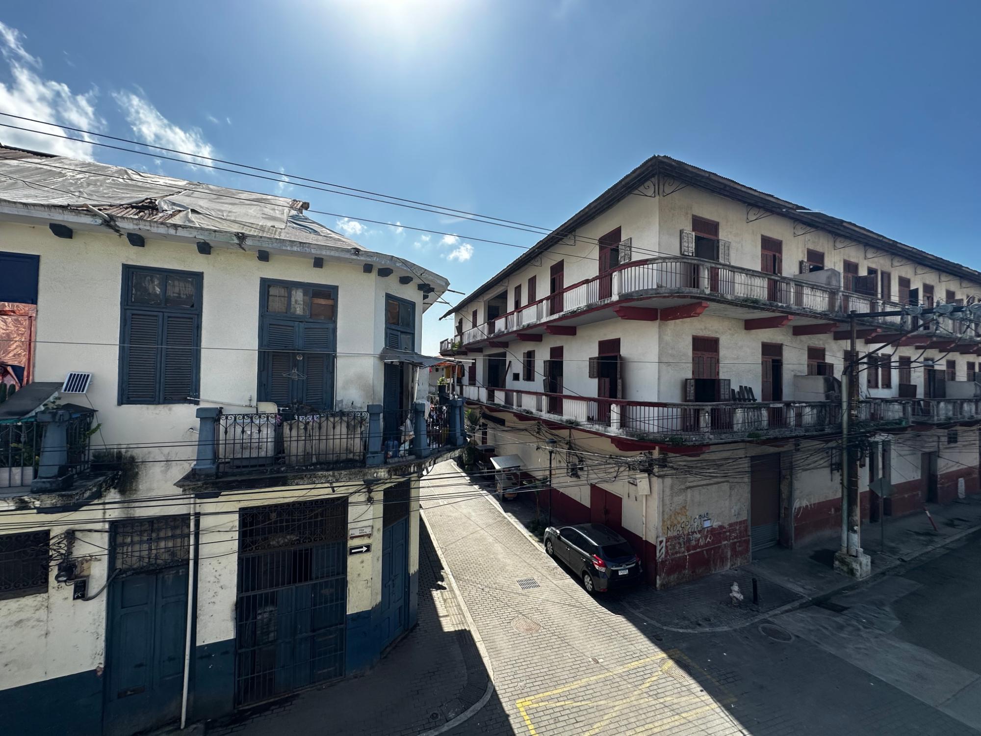 COMMERCIAL AND RESIDENTIAL BUILDING FOR SALE