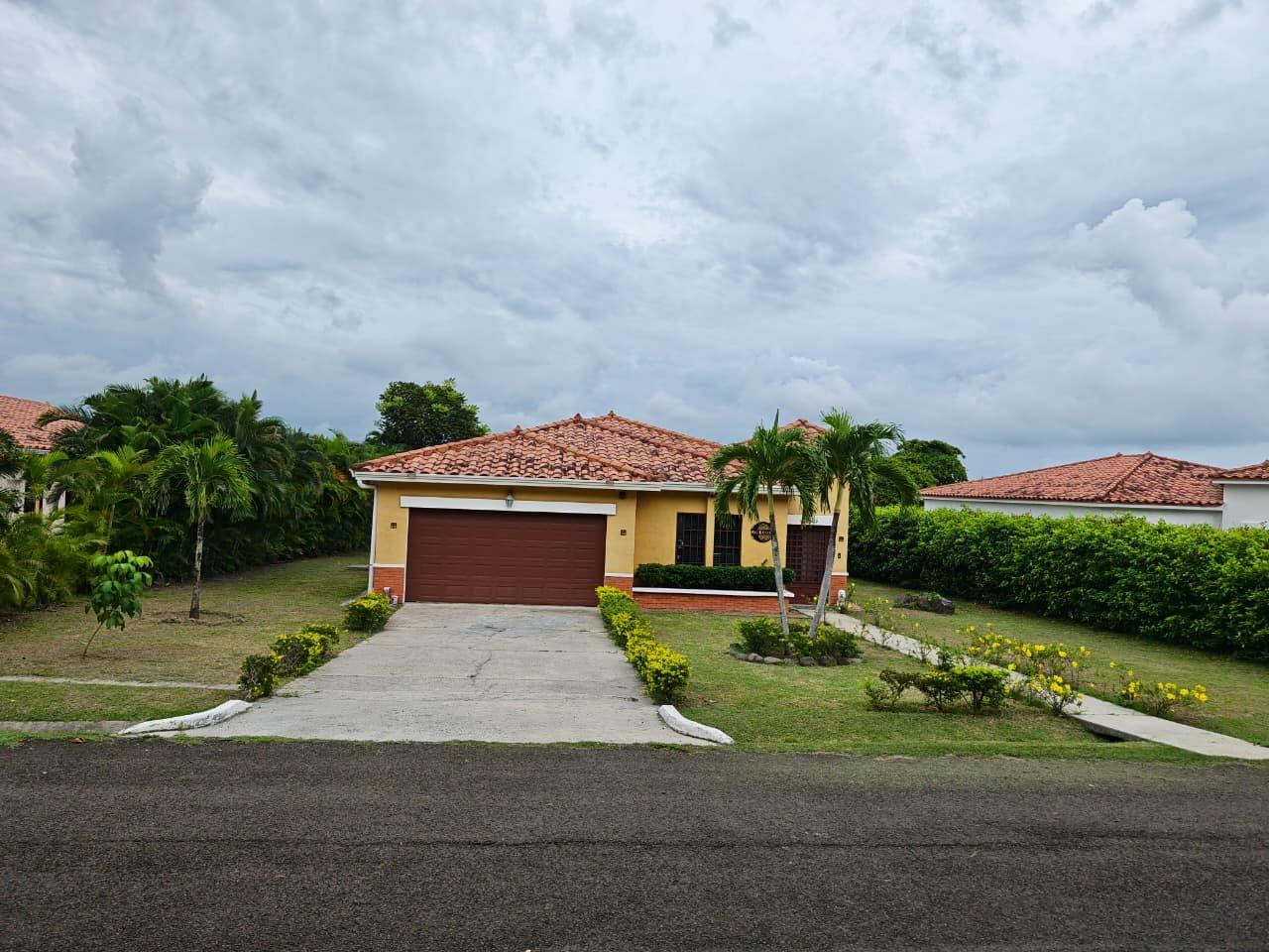 House in Hacienda Pacifica with 3 bedrooms