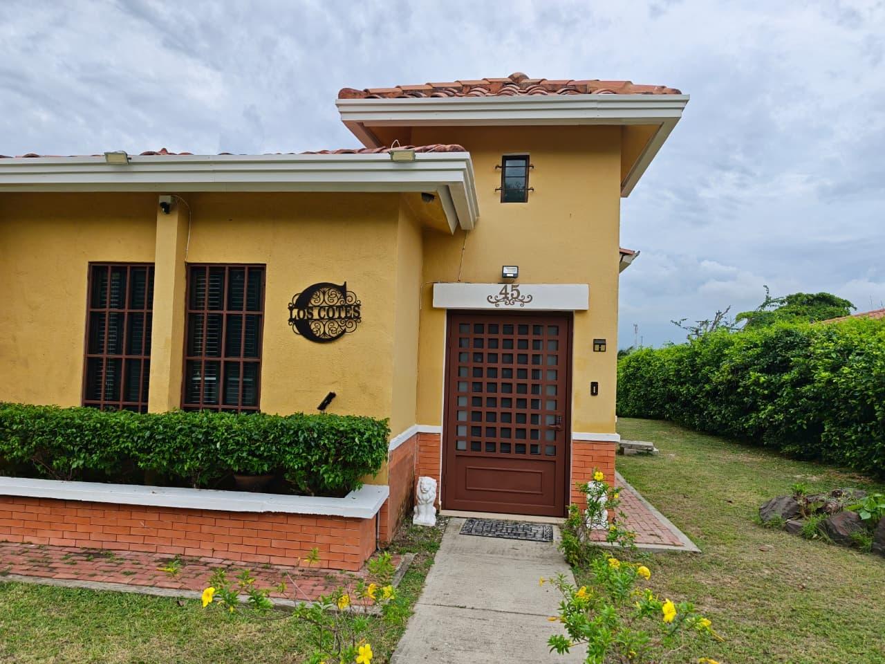 House in Hacienda Pacifica with 3 bedrooms