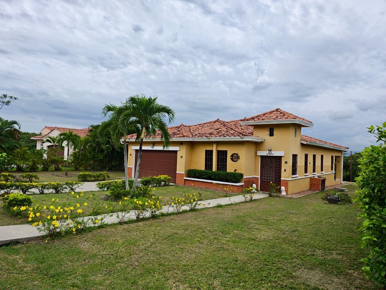 House in Hacienda Pacifica with 3 bedrooms