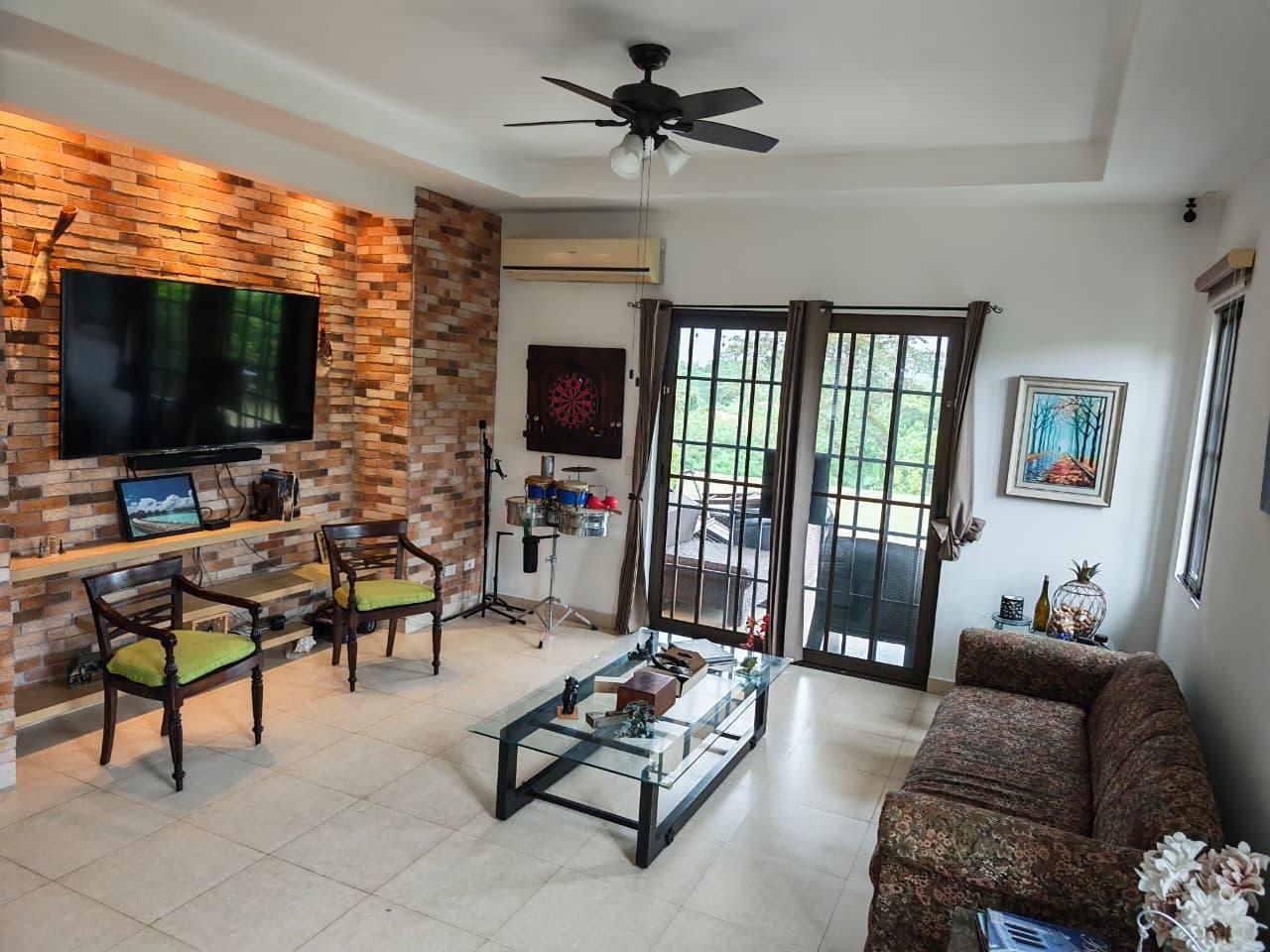 House in Hacienda Pacifica with 3 bedrooms
