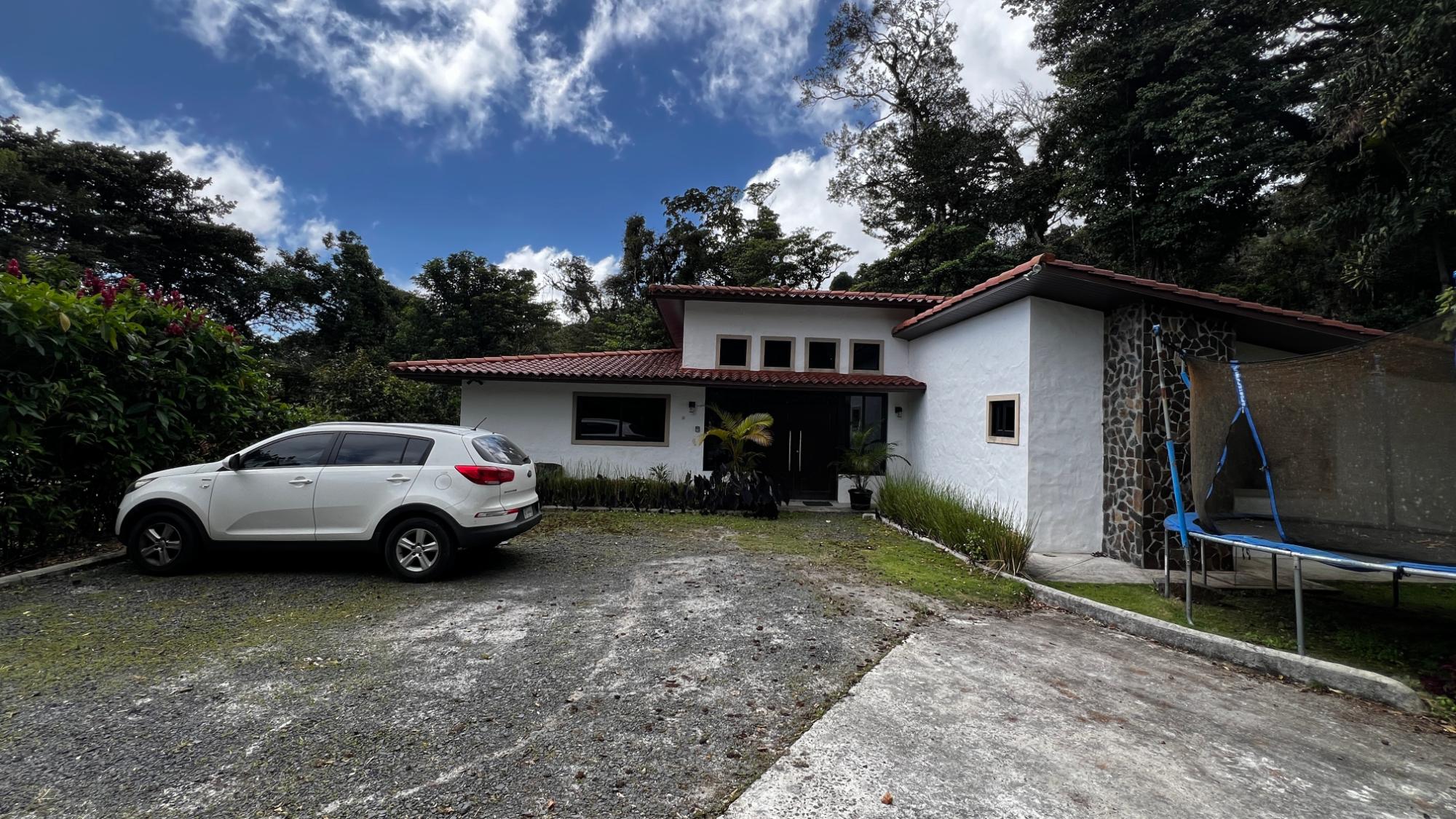 Mountain View Home in Altos del Maria