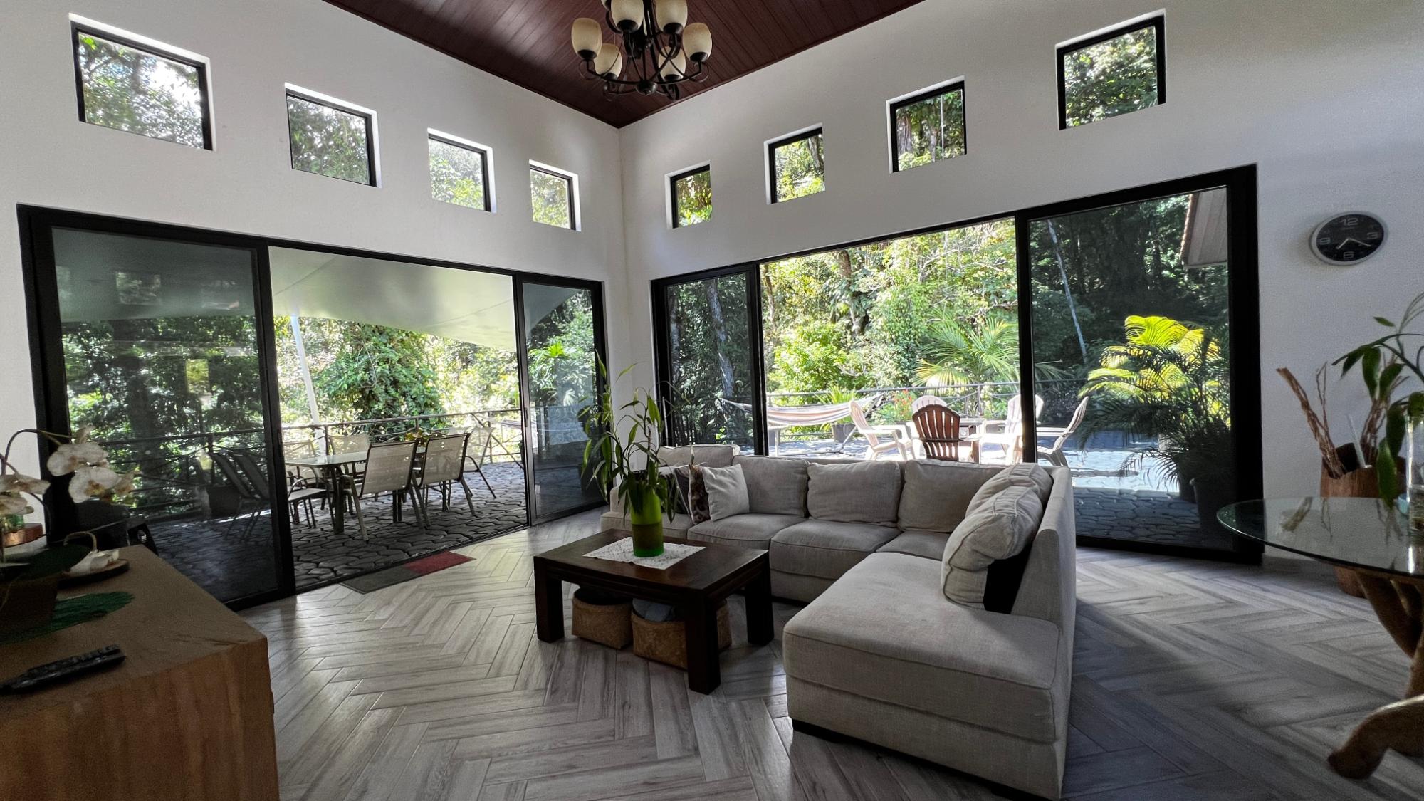 Mountain View Home in Altos del Maria