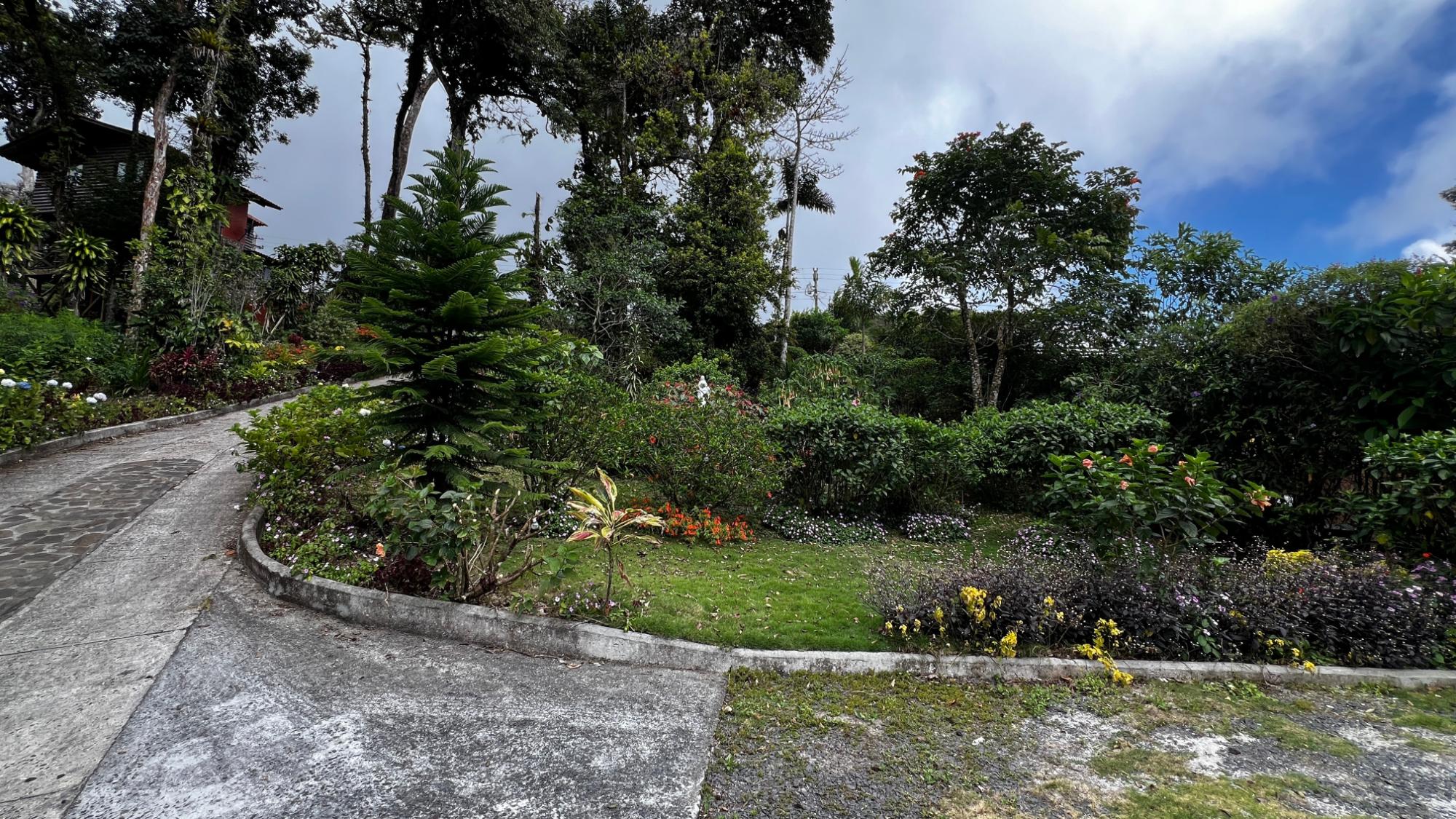 Mountain View Home in Altos del Maria