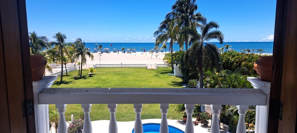 PLAYA BLANCA OCEAN FRONT DUPLEX VILLA