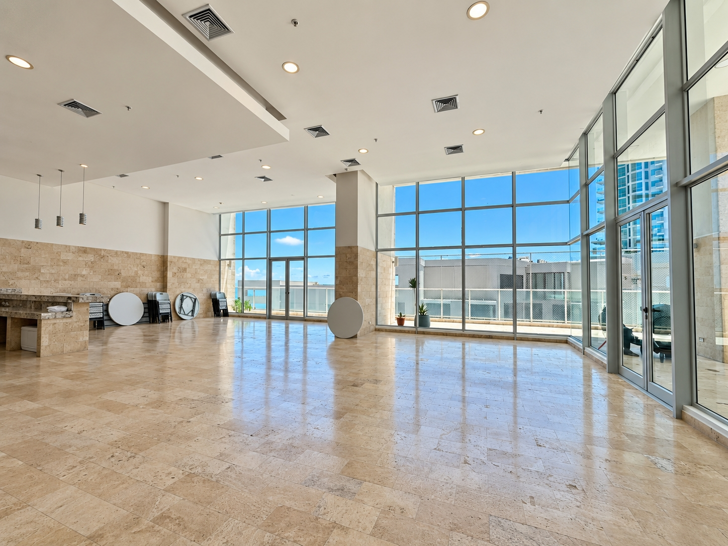 Oceanfront apartment for sale | 204 m2