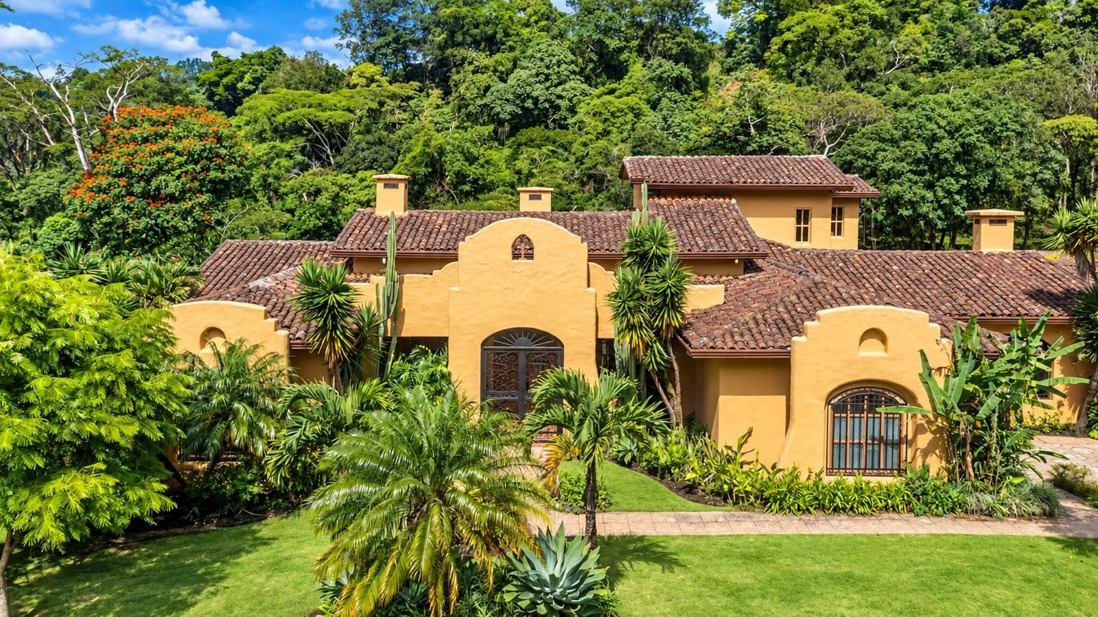 Mexican-Inspired Home in Palo Alto Boquete