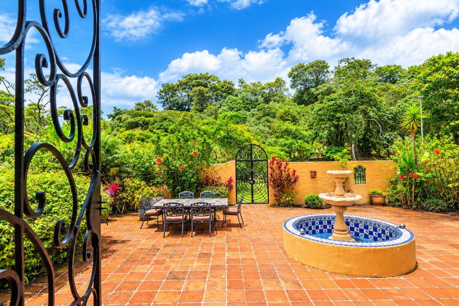 Mexican-Inspired Home in Palo Alto Boquete
