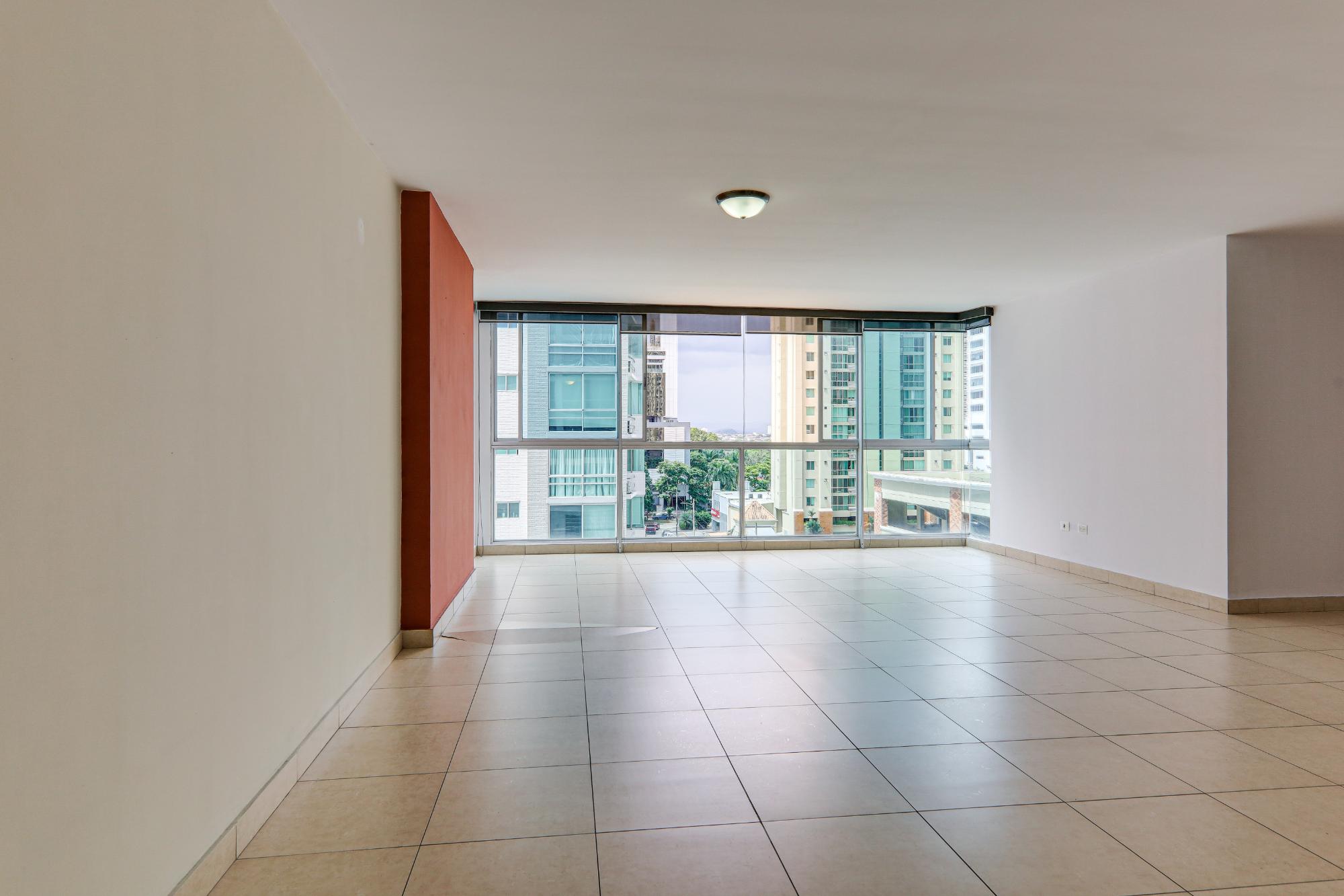 Large apartment at an excellent price