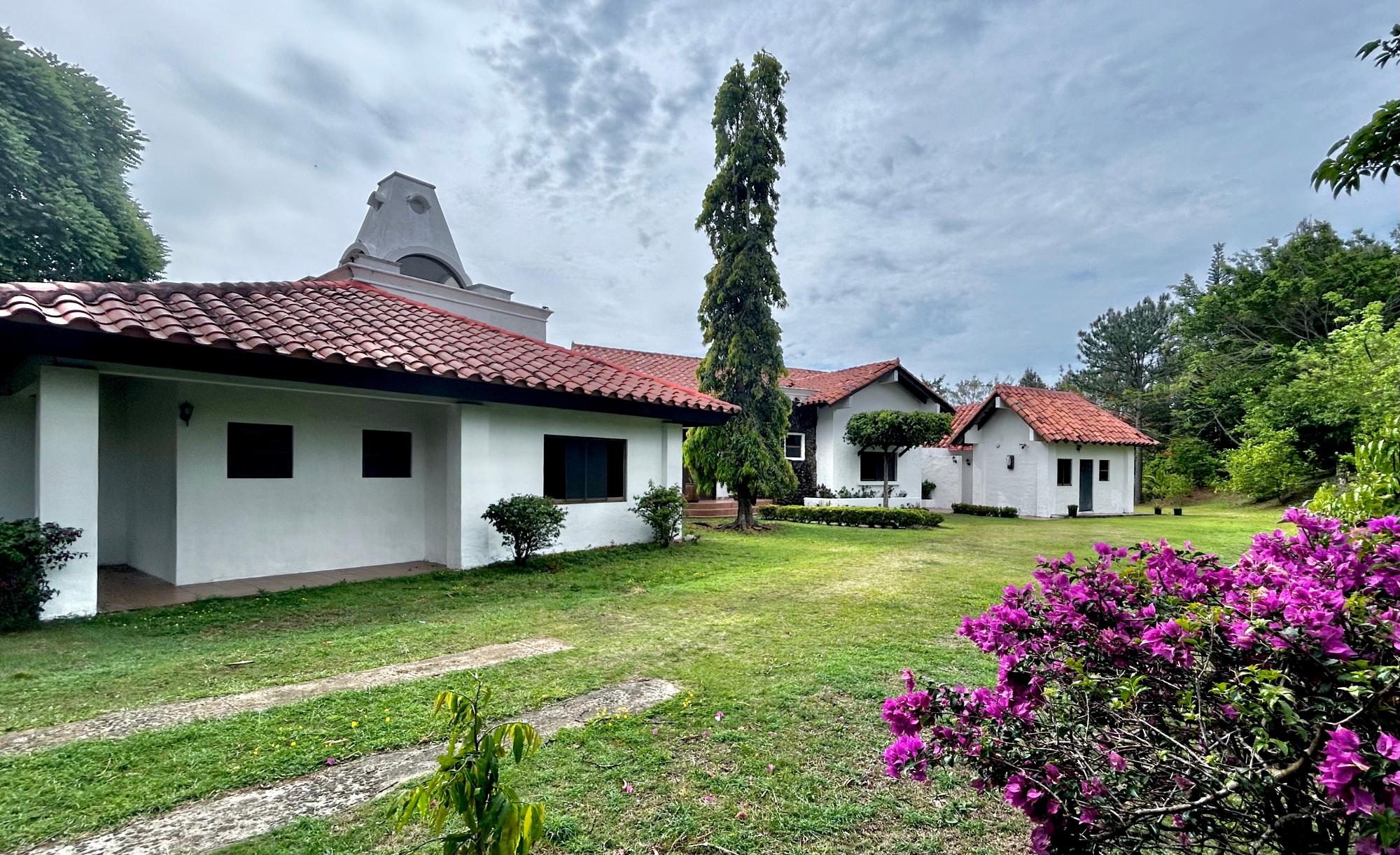 Private Mountain Estate on 10.17 Hectares, Sorá