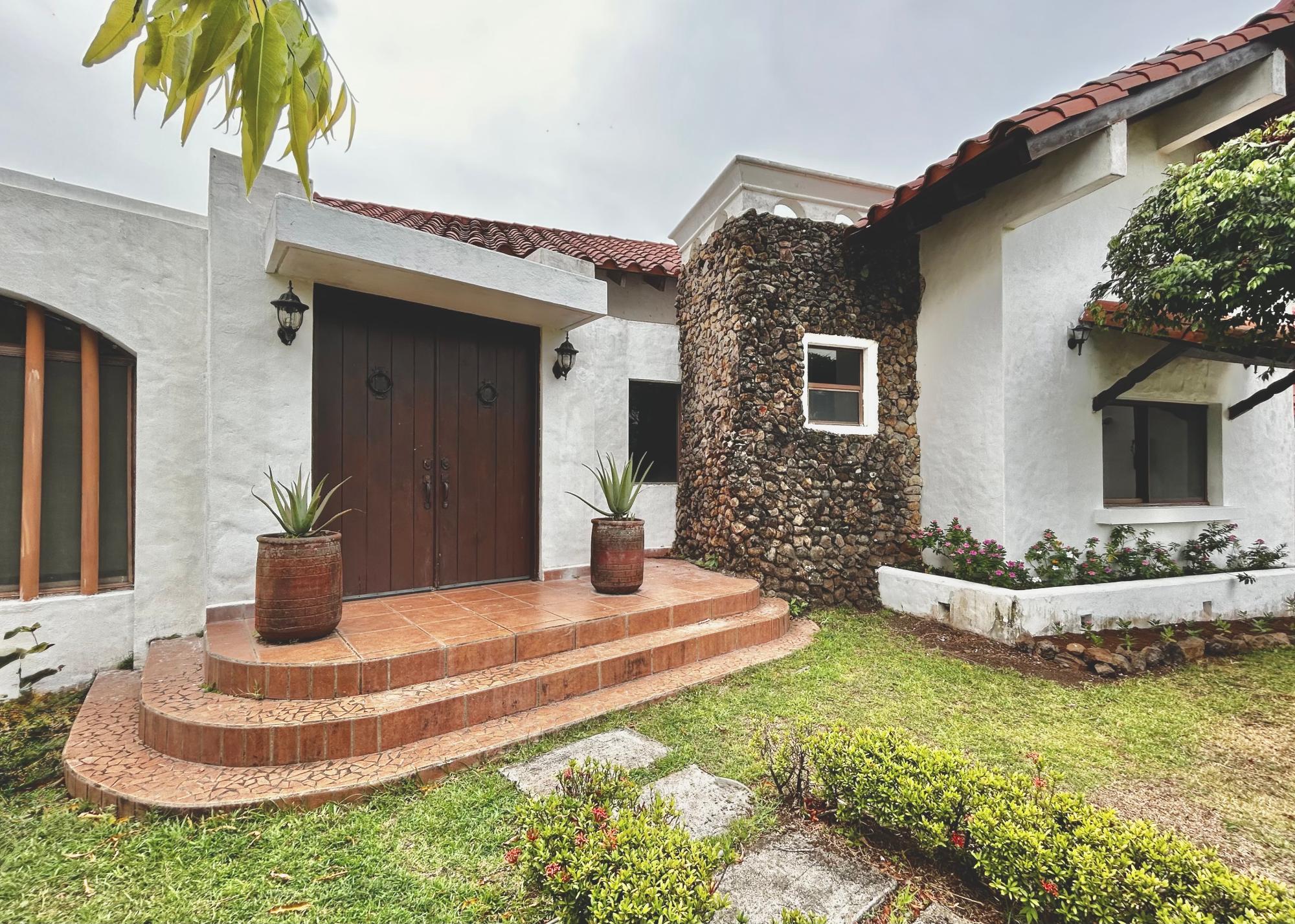 Private Mountain Estate on 10.17 Hectares, Sorá