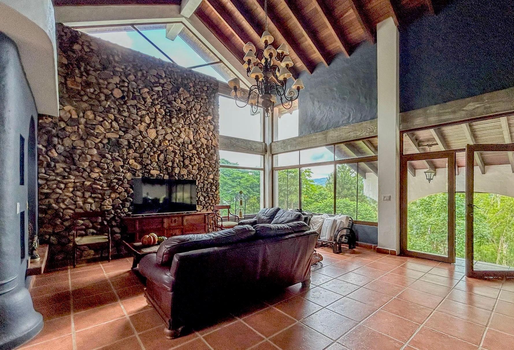 Private Mountain Estate on 10.17 Hectares, Sorá