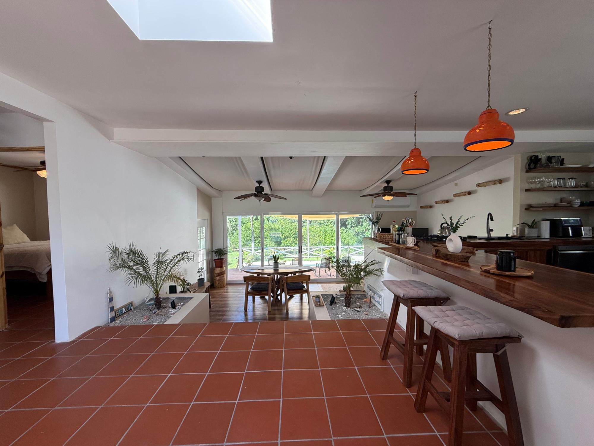 Private house with pool and large lot in Coronado