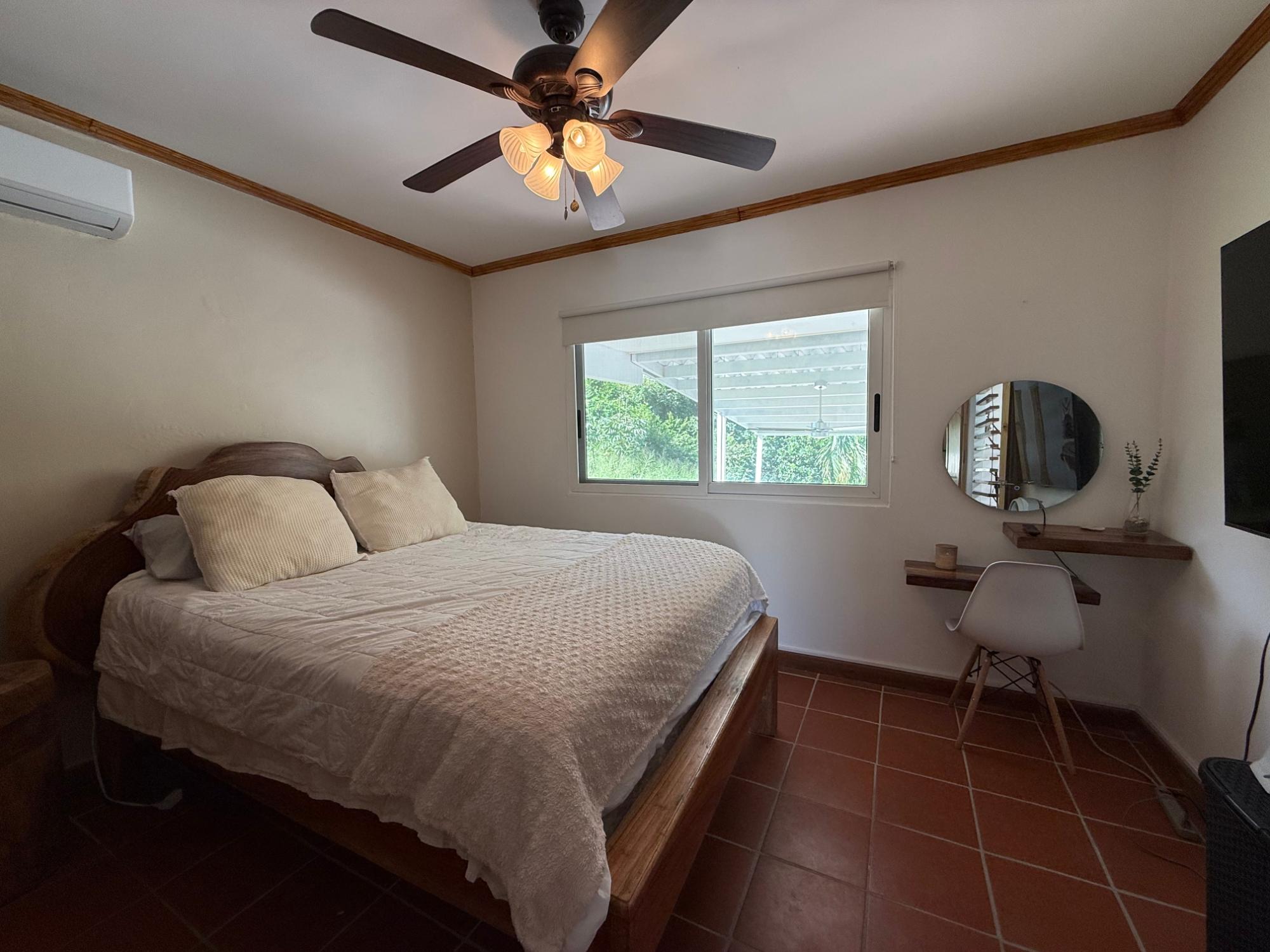 Private house with pool and large lot in Coronado