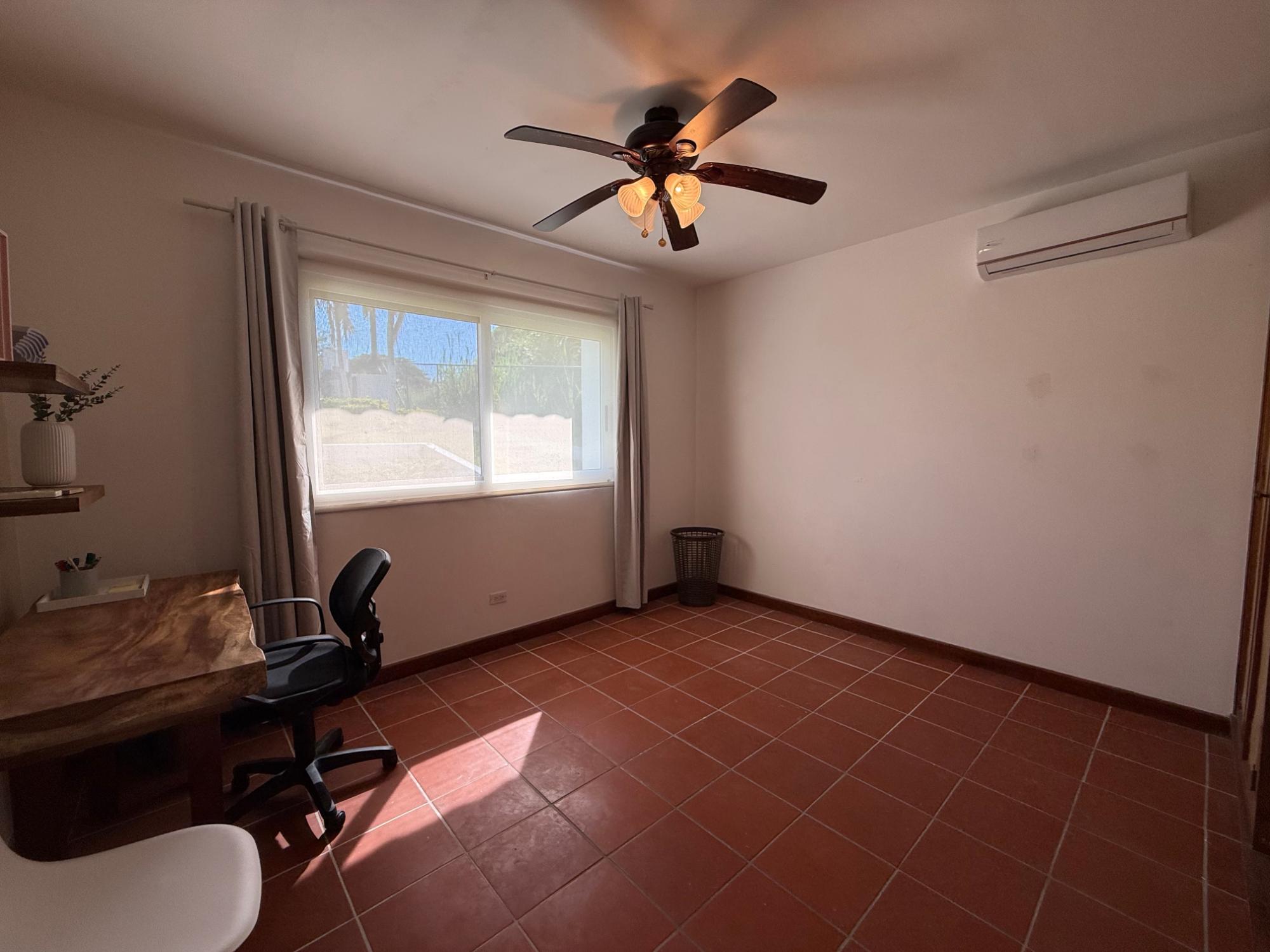 Private house with pool and large lot in Coronado