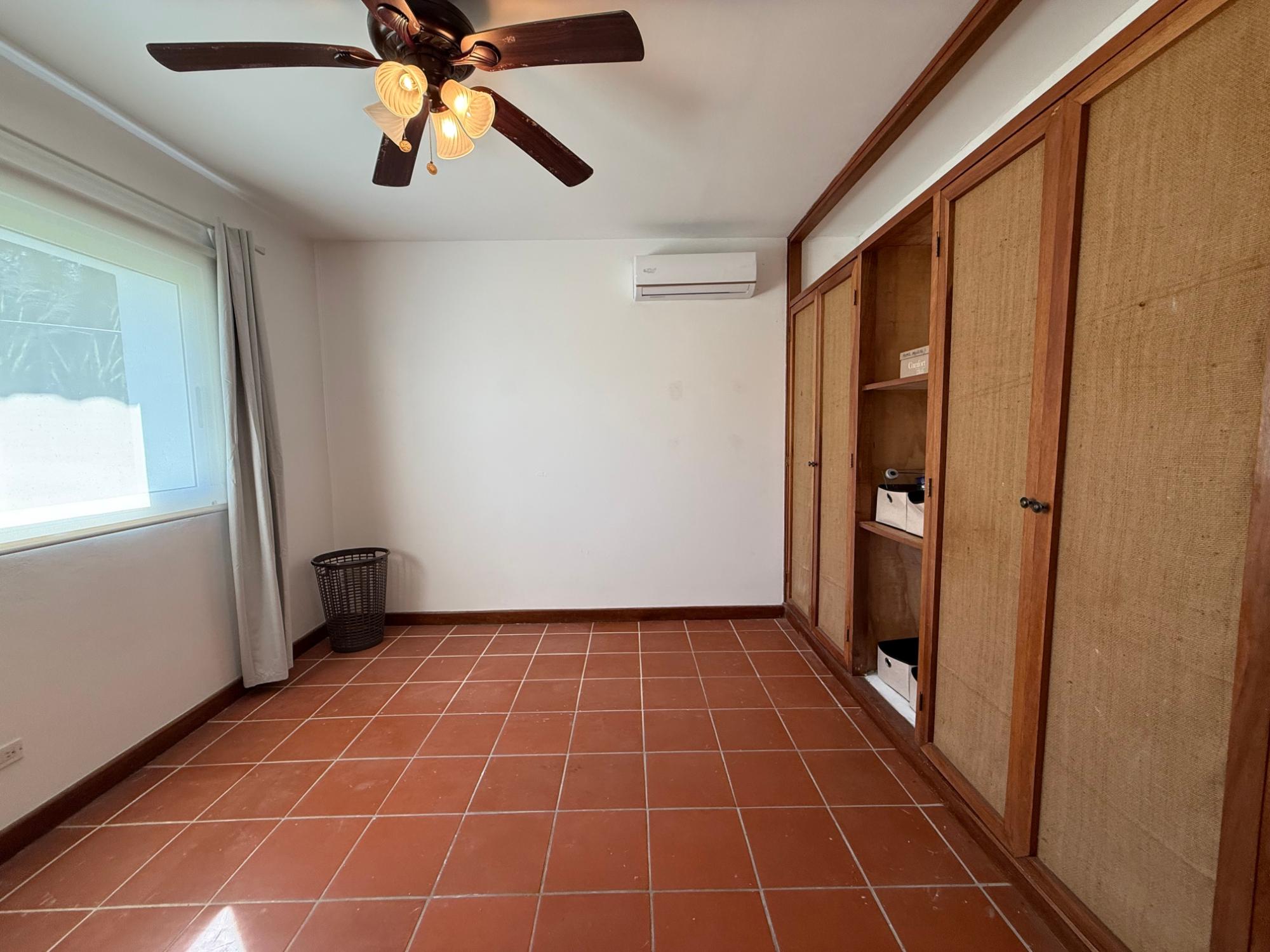 Private house with pool and large lot in Coronado