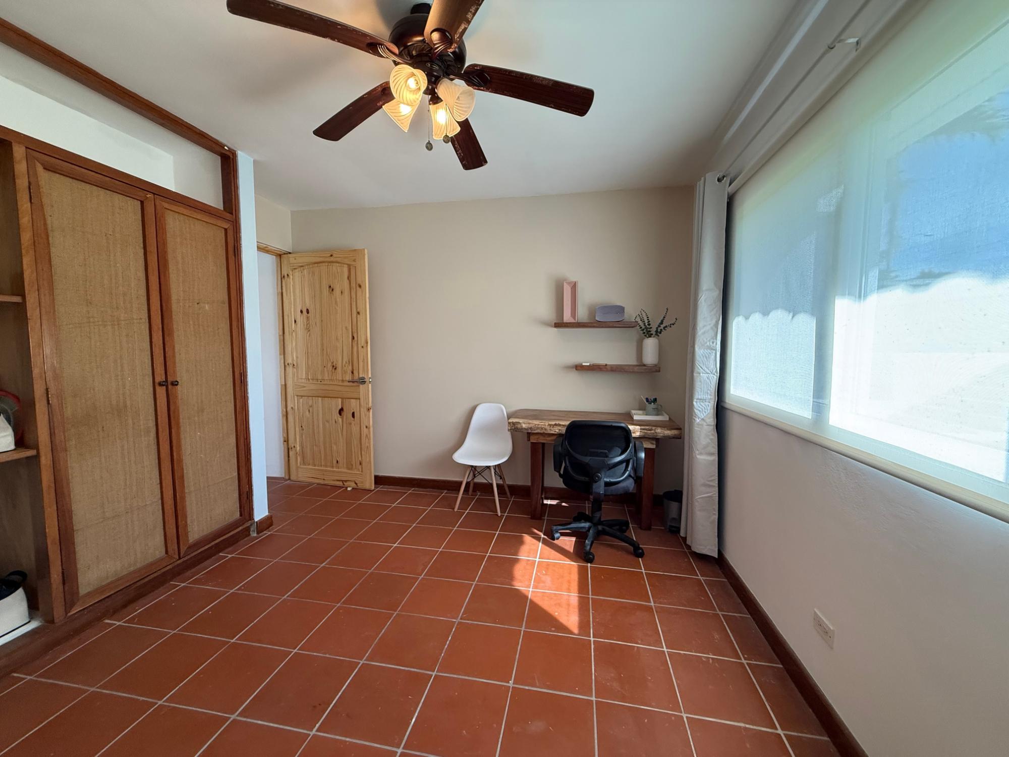 Private house with pool and large lot in Coronado