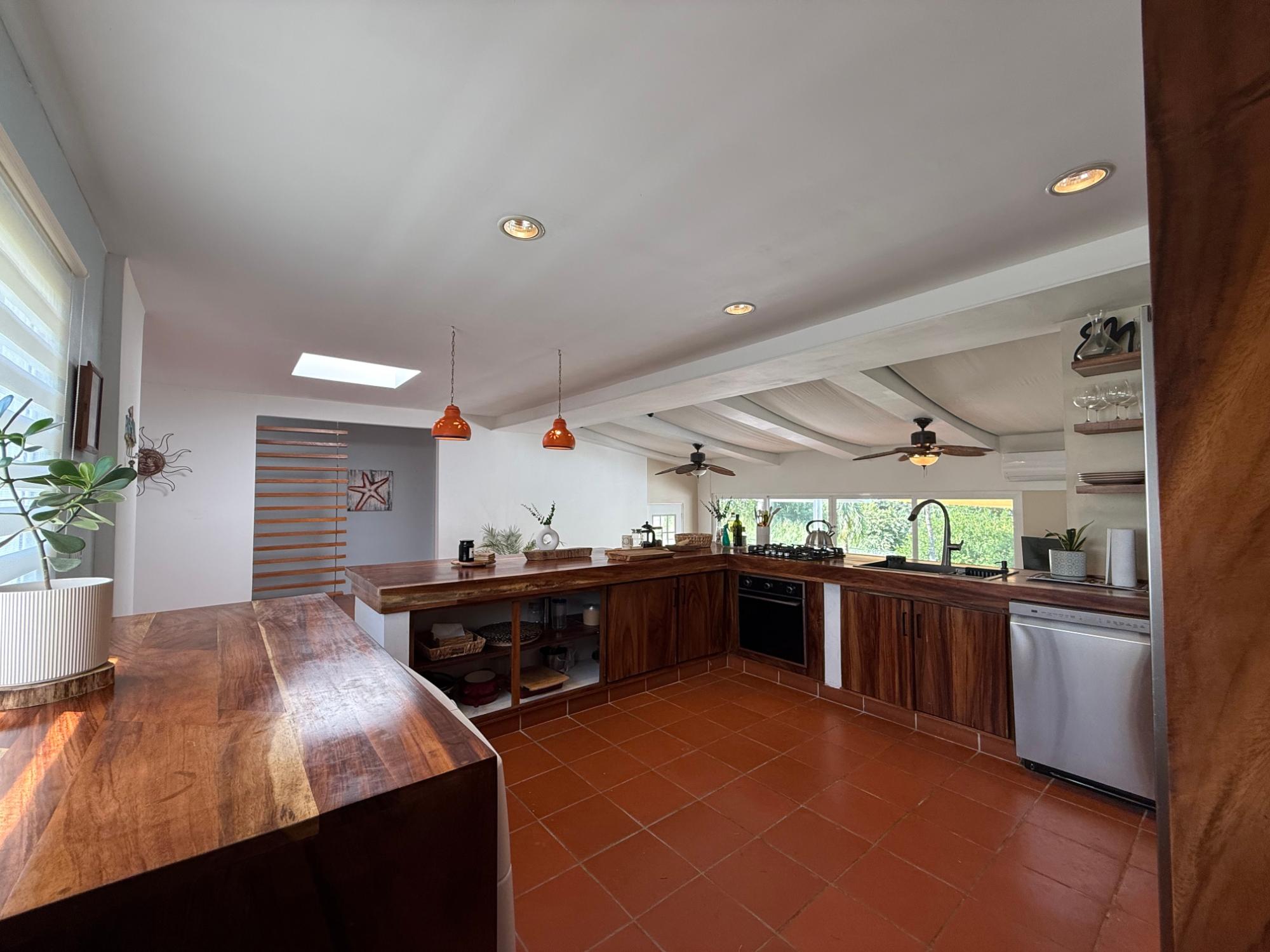 Private house with pool and large lot in Coronado