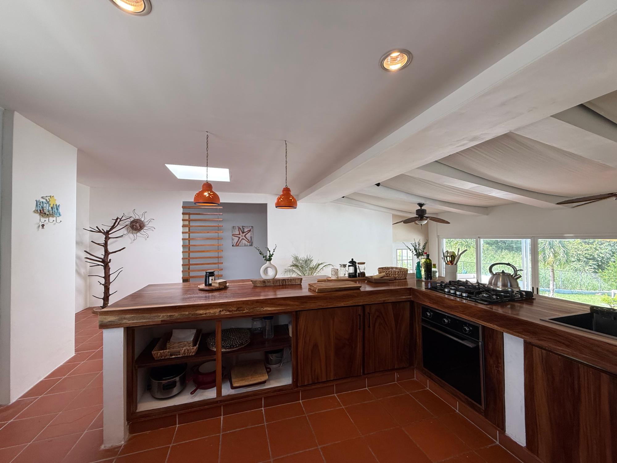 Private house with pool and large lot in Coronado