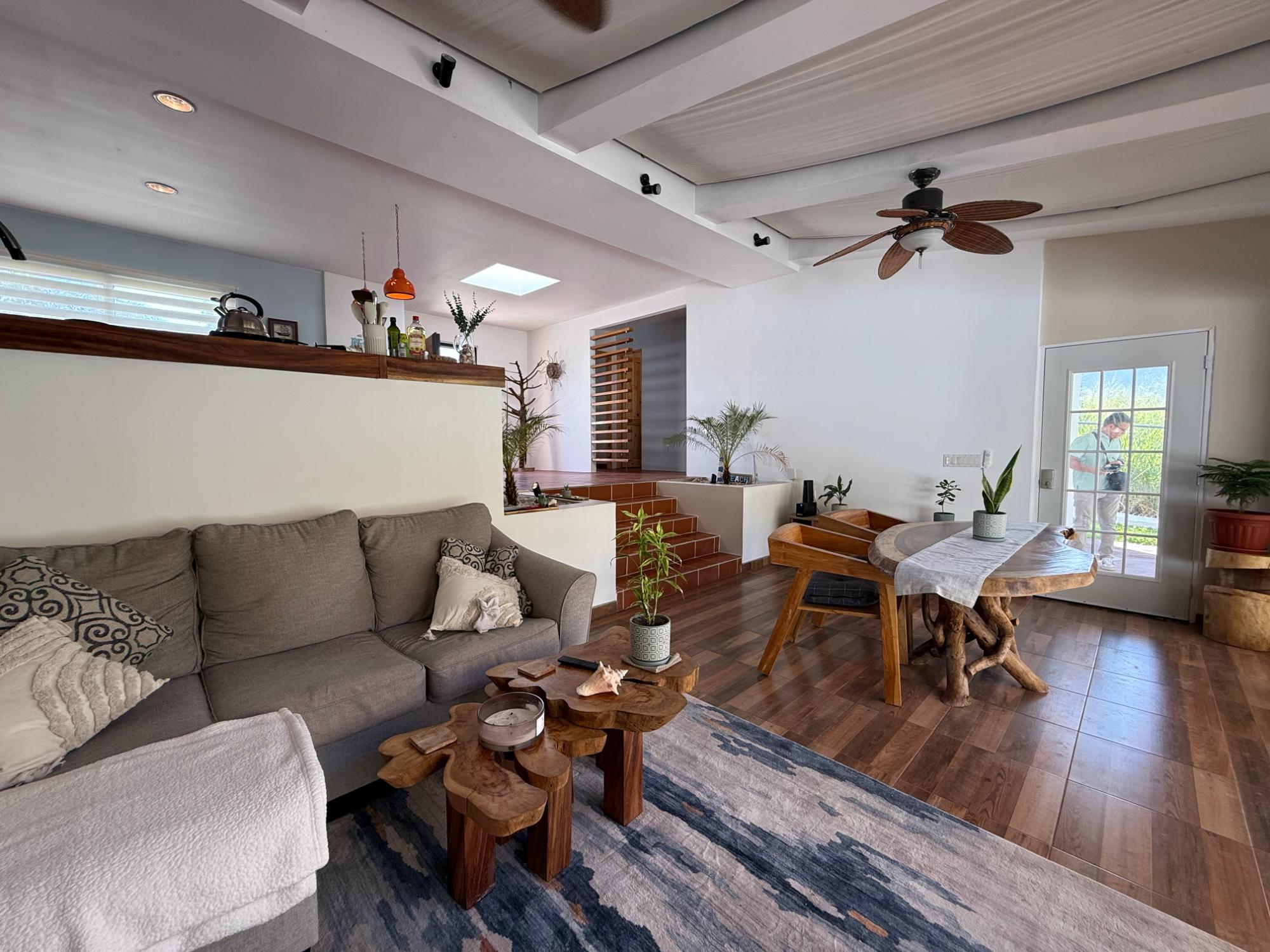 Private house with pool and large lot in Coronado