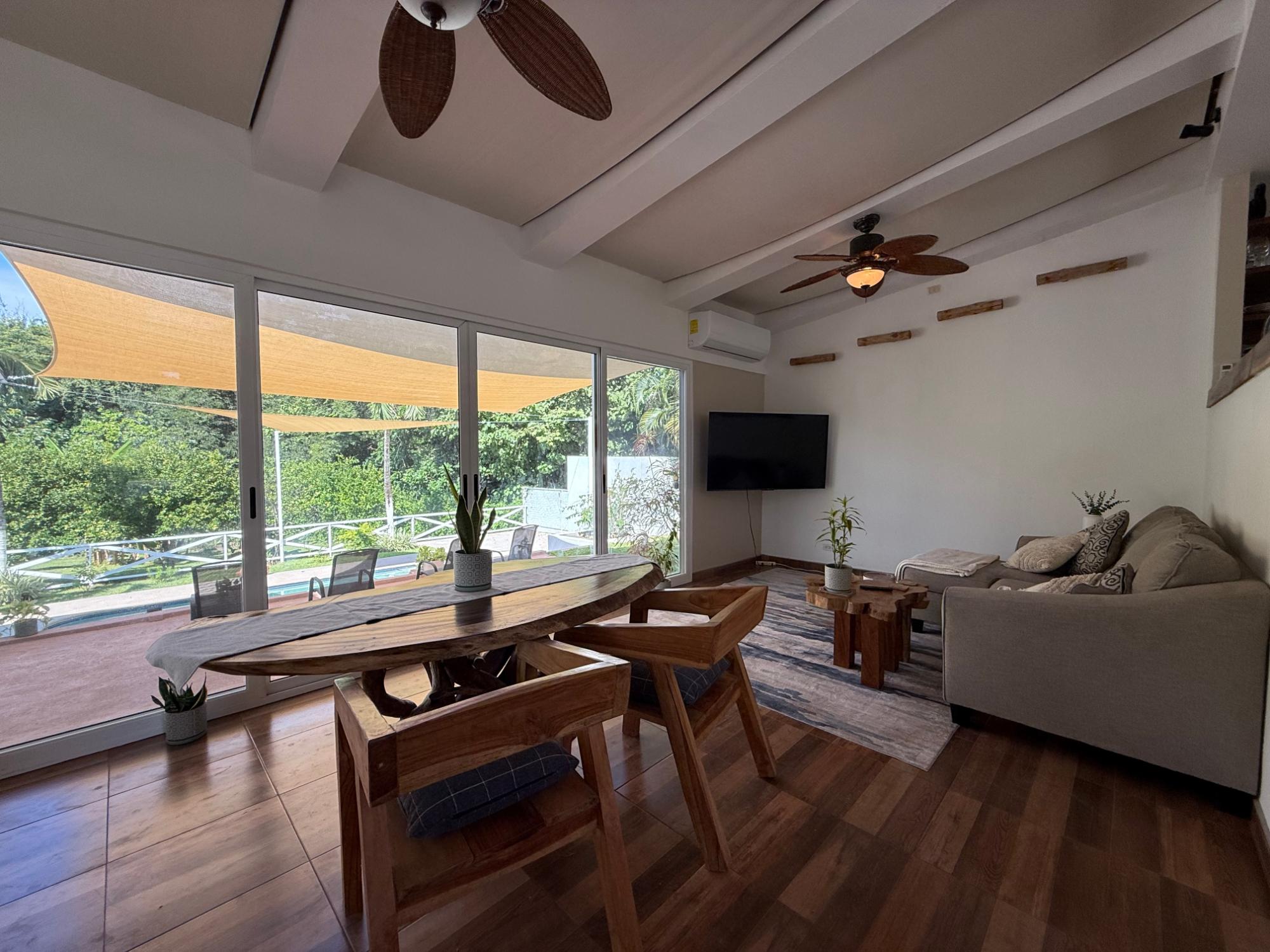 Private house with pool and large lot in Coronado