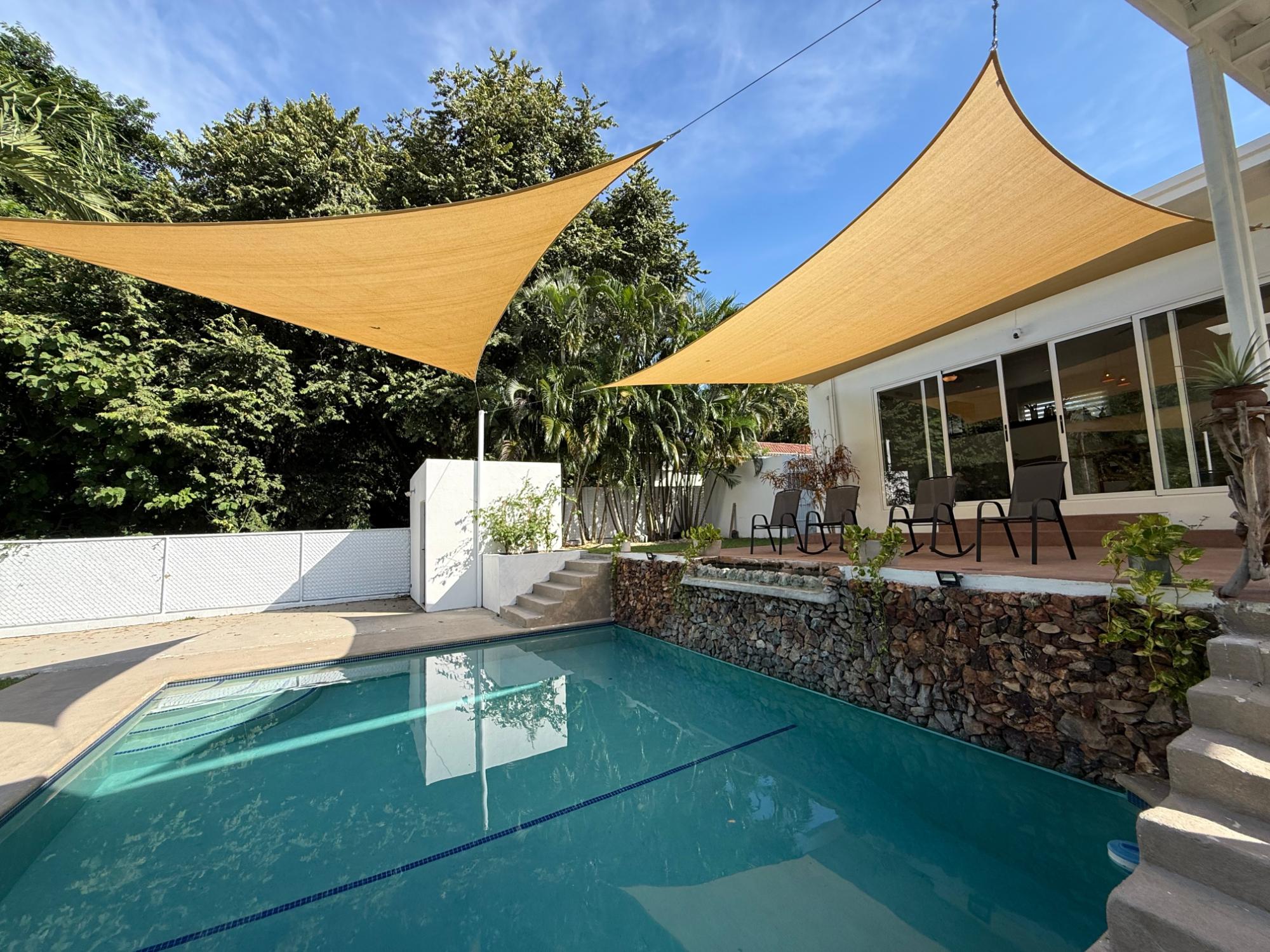Private house with pool and large lot in Coronado