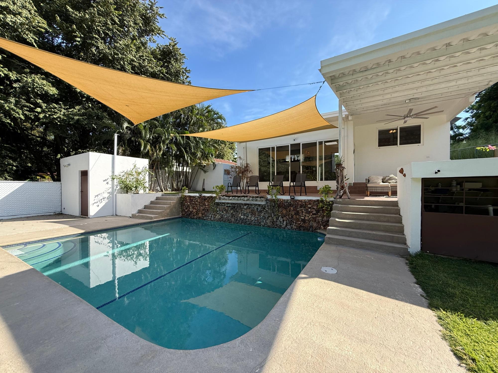 Private house with pool and large lot in Coronado